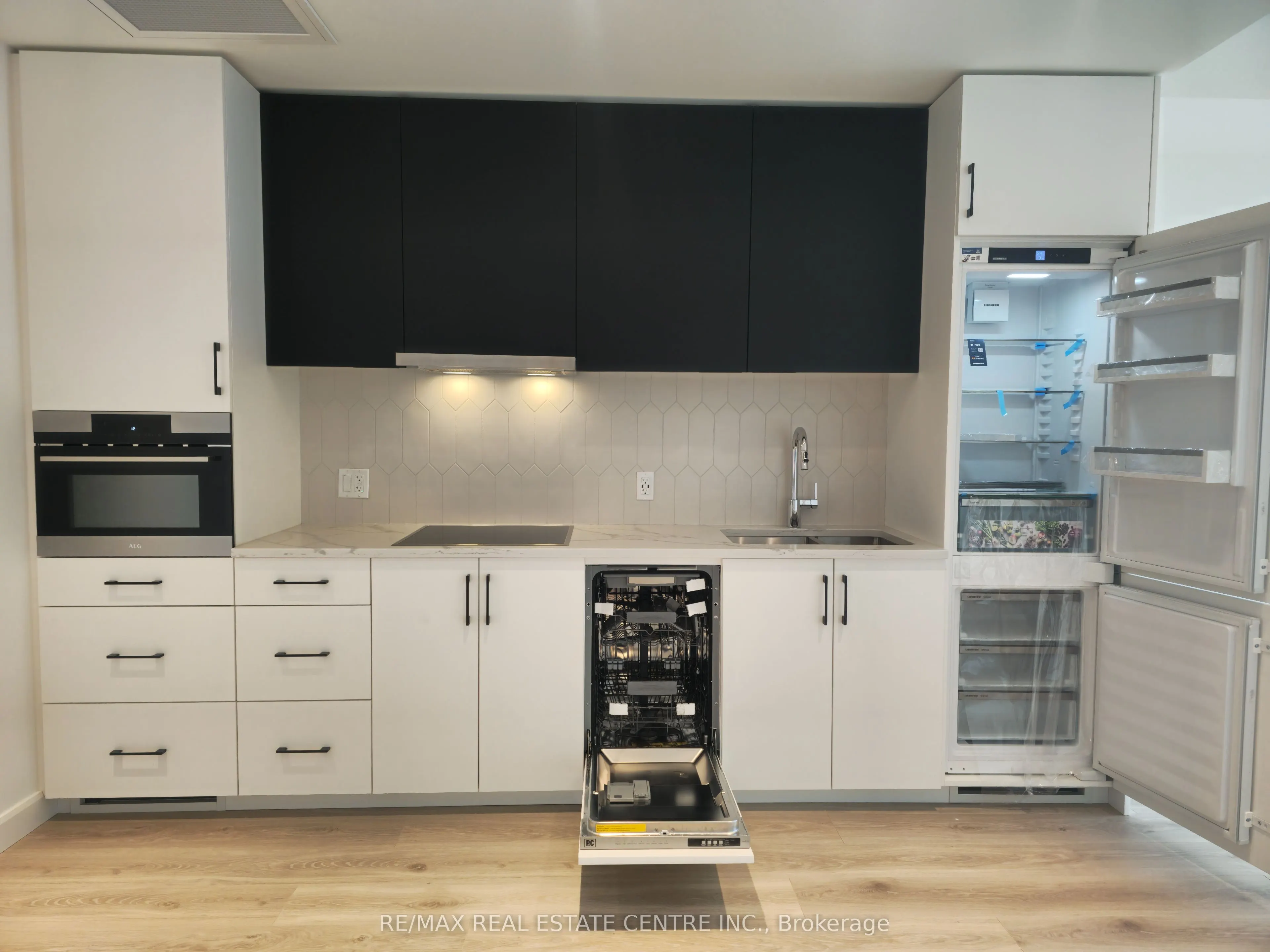 741 KING Street W, #1705