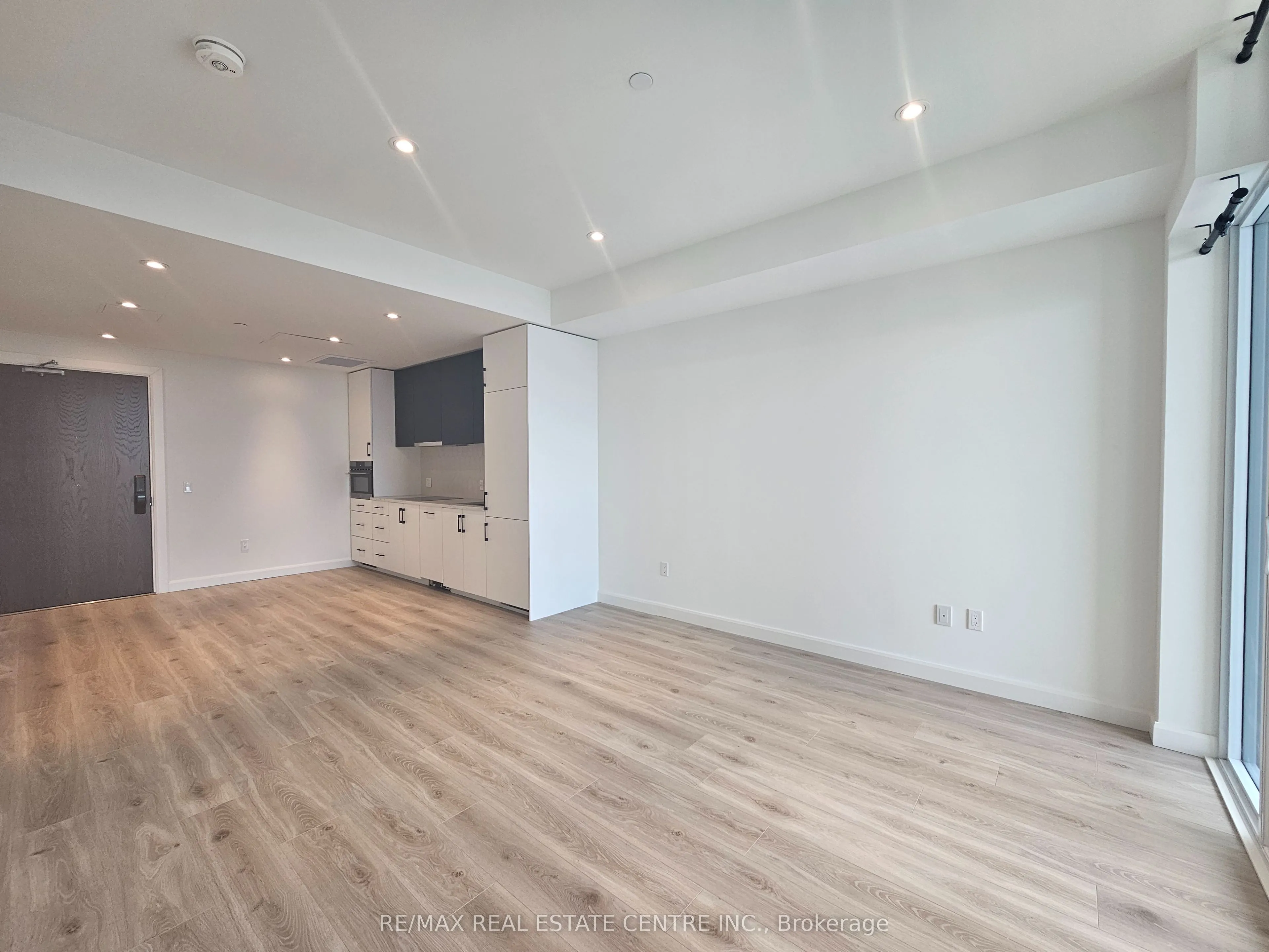 741 KING Street W, #1705