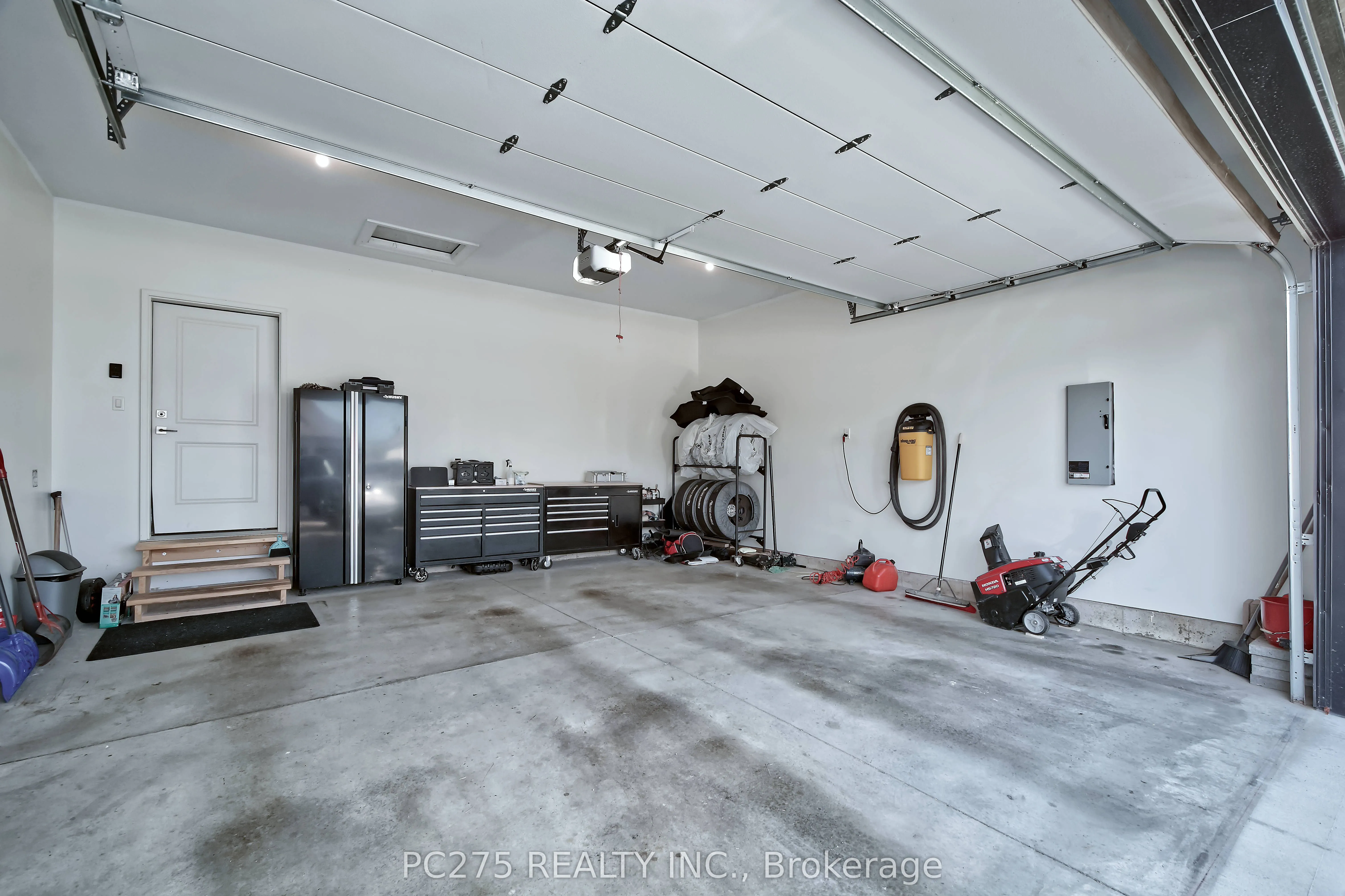 2539 Bond Street