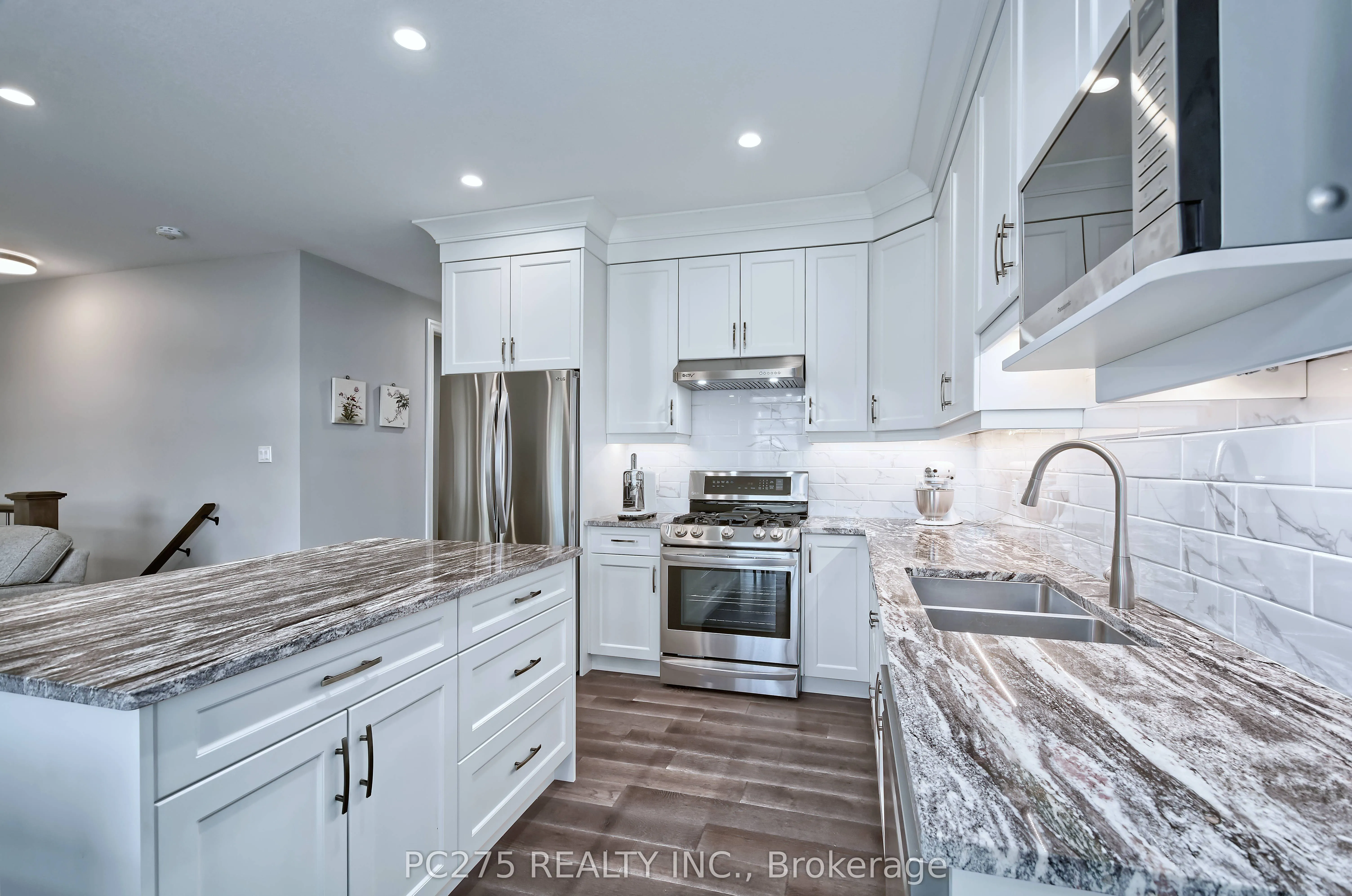 2539 Bond Street