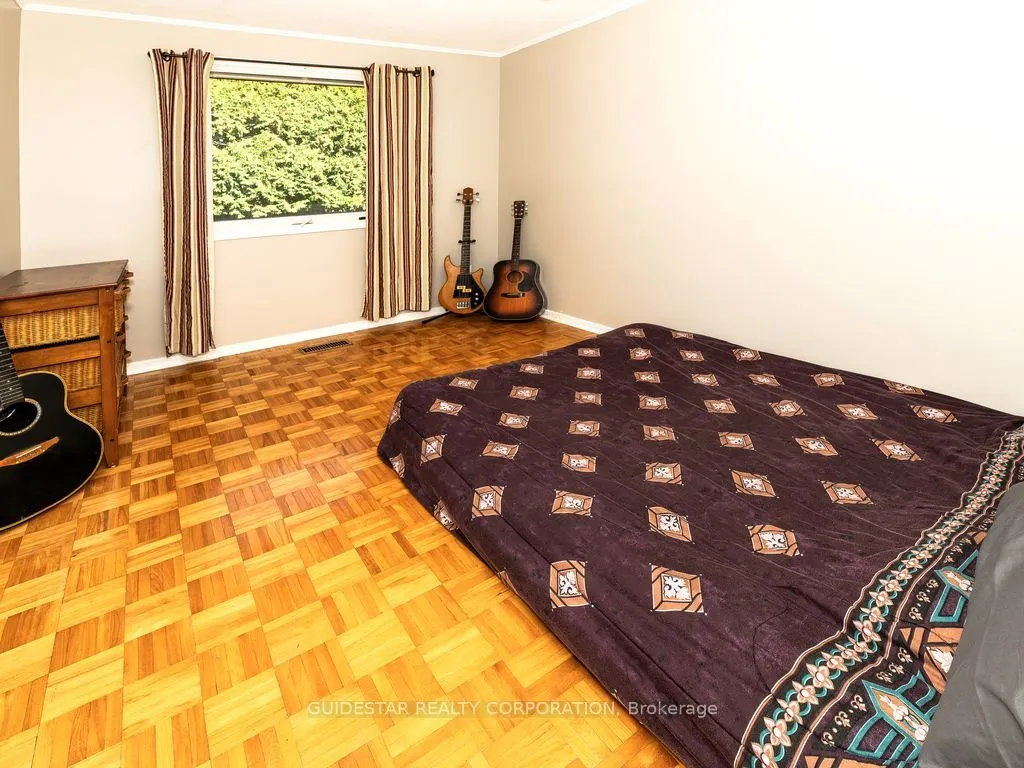 1324 Rainbow Crescent