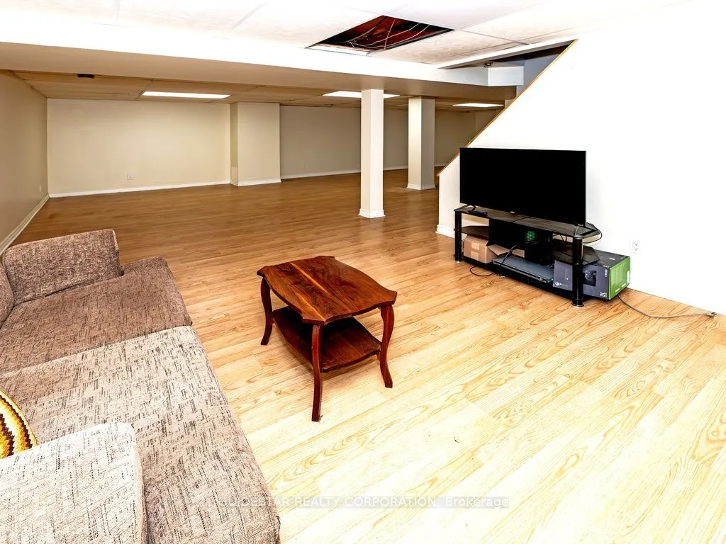 1324 Rainbow Crescent