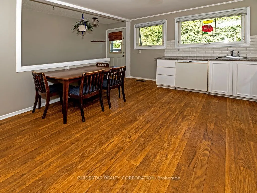 1324 Rainbow Crescent