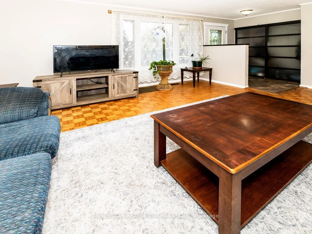 1324 Rainbow Crescent