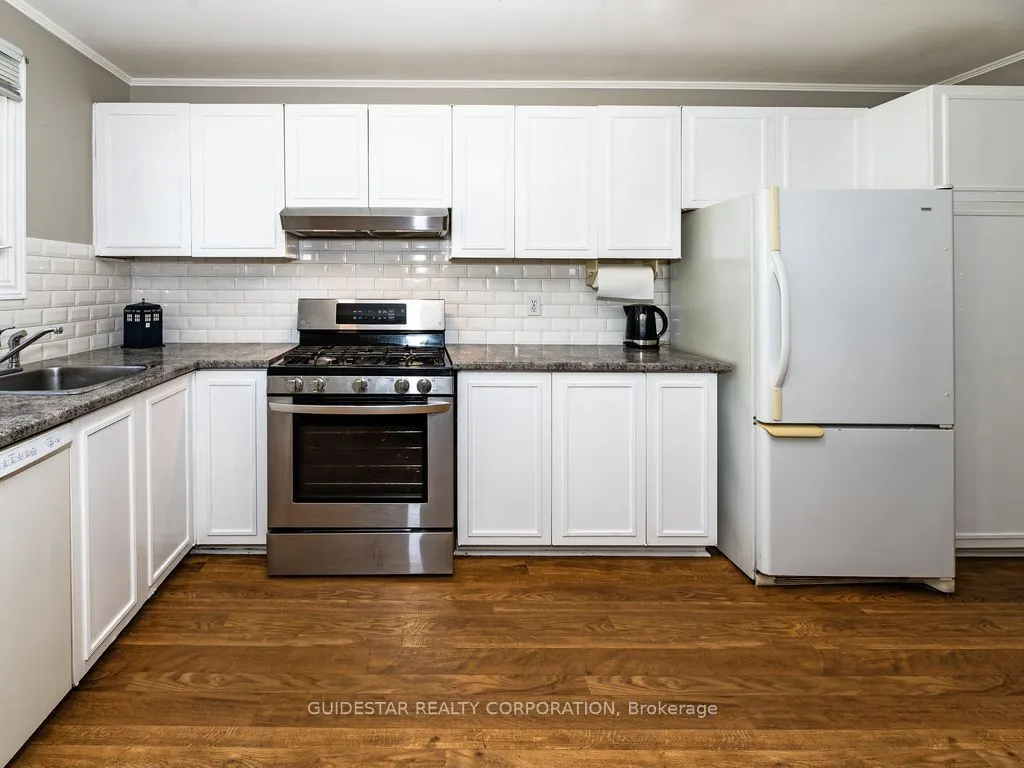 1324 Rainbow Crescent