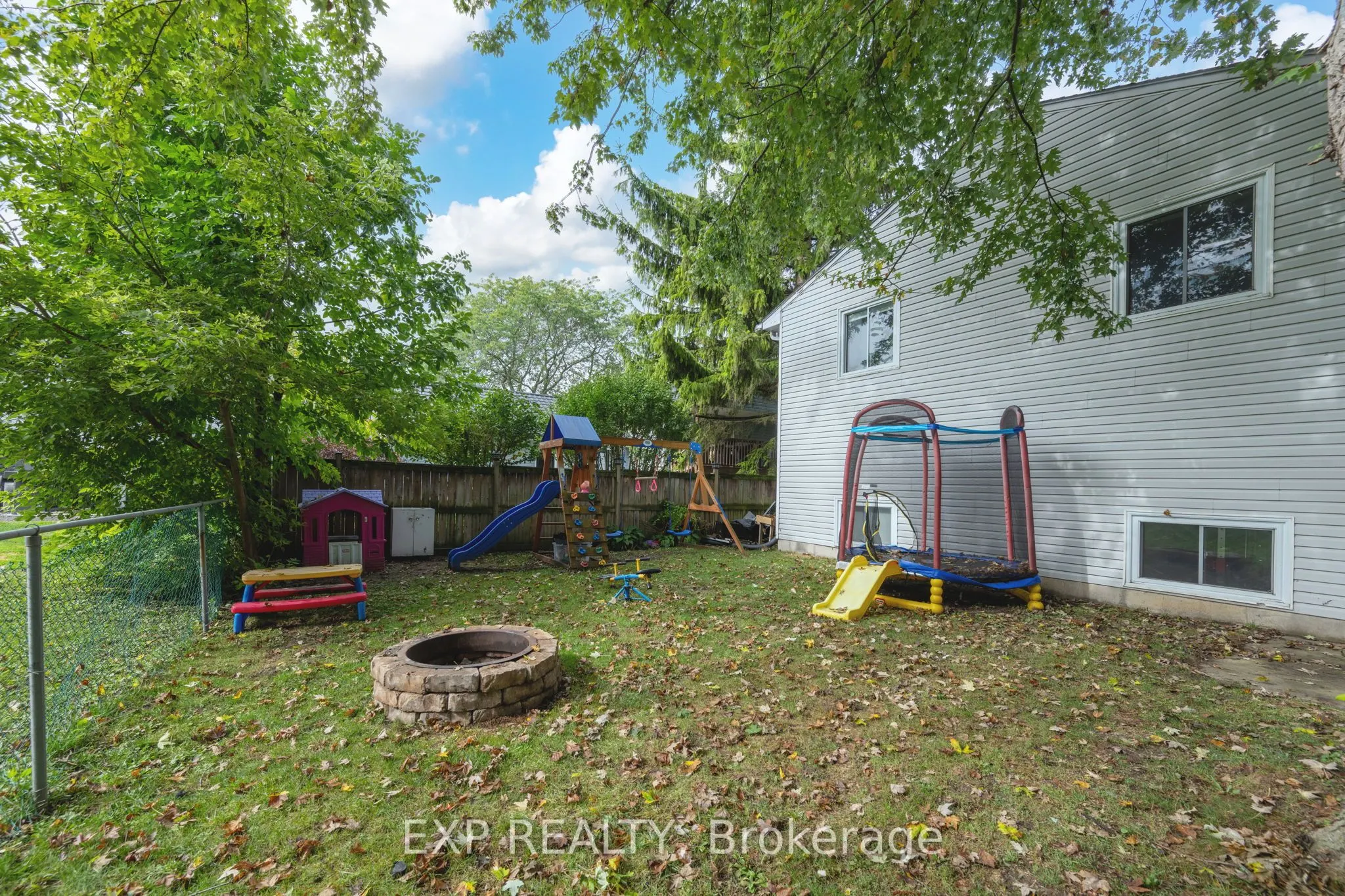 272 MARY Street