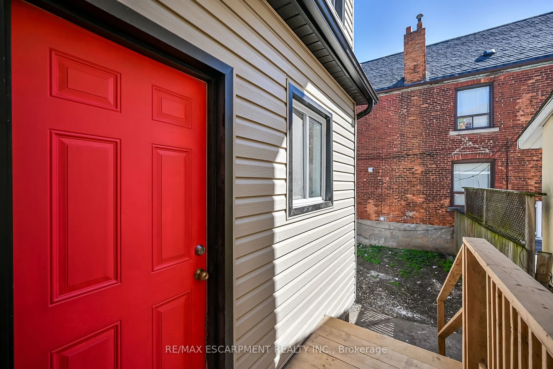 138 Sanford Avenue N