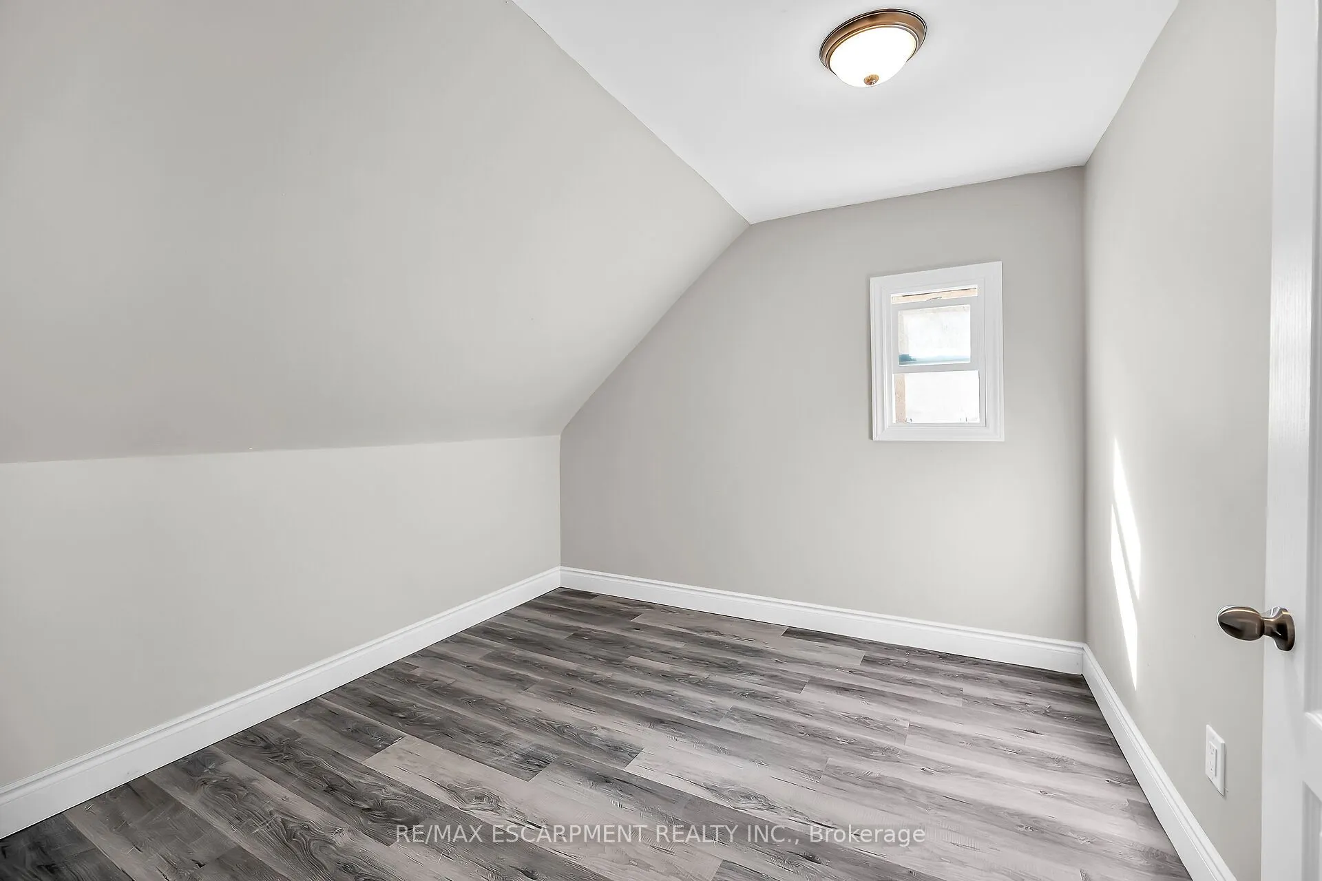 138 Sanford Avenue N