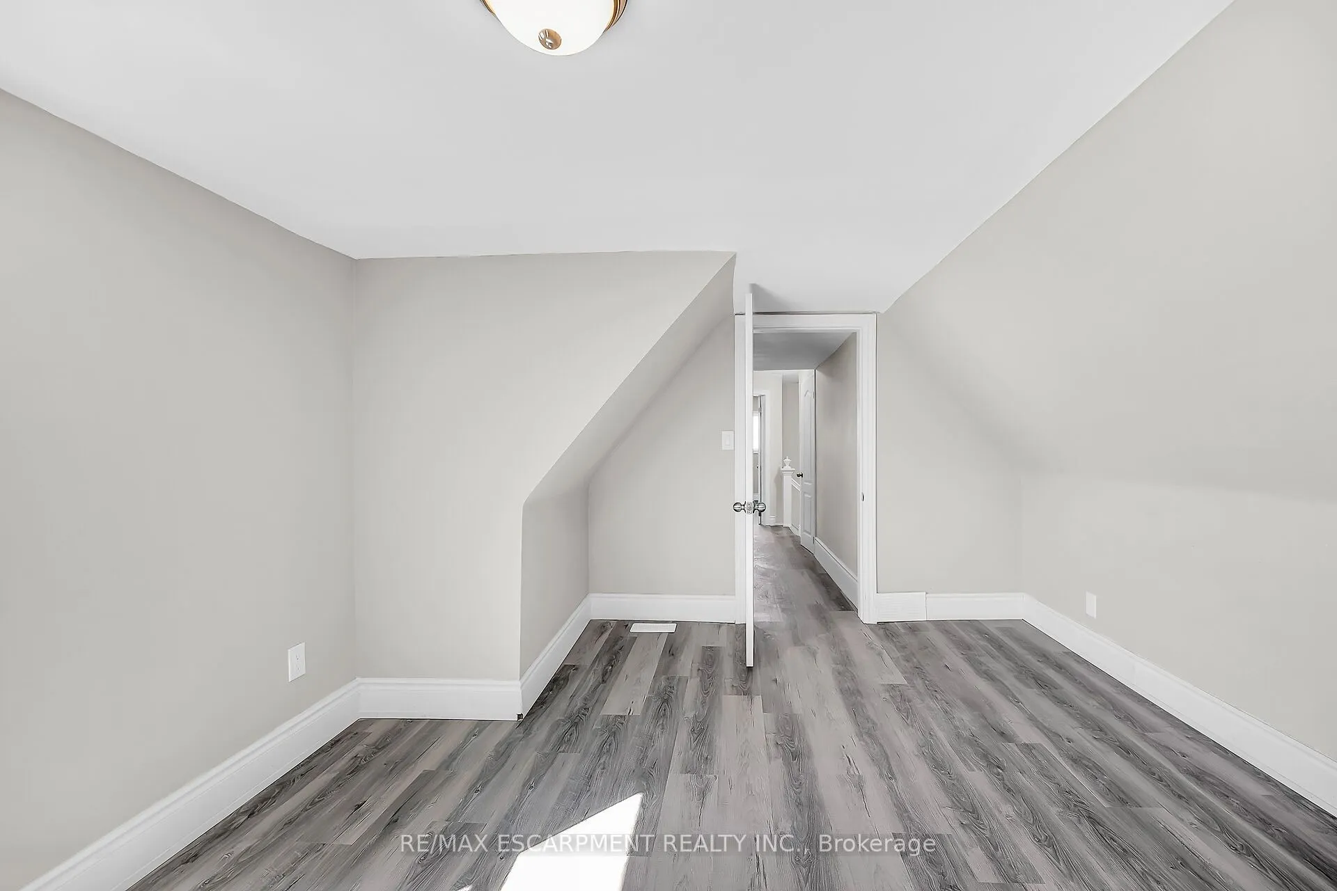 138 Sanford Avenue N