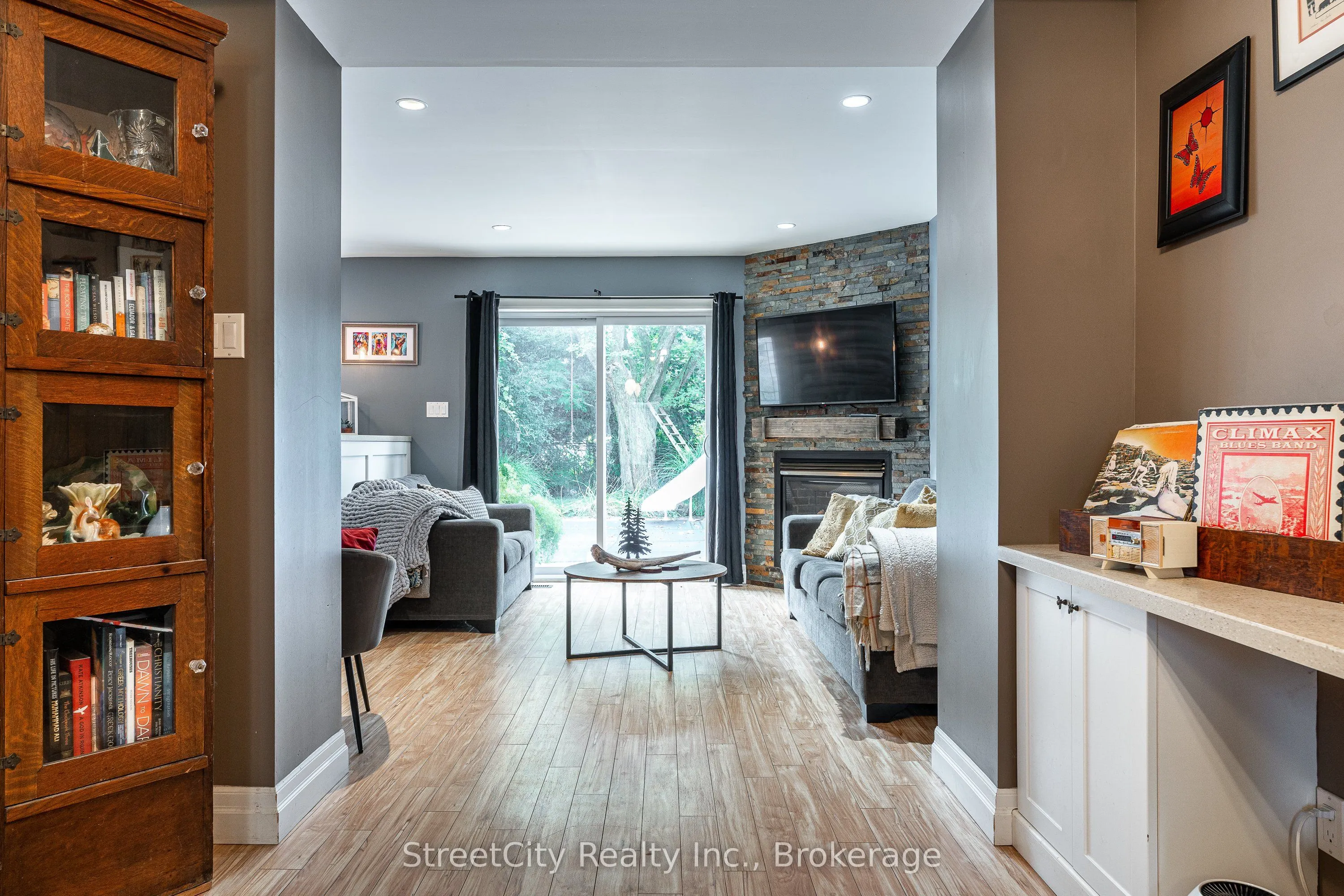 27 Riehl Court