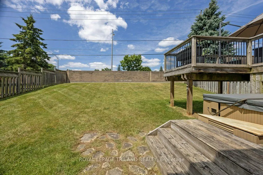 780 WHITEHAVEN Crescent