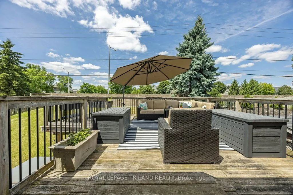 780 WHITEHAVEN Crescent