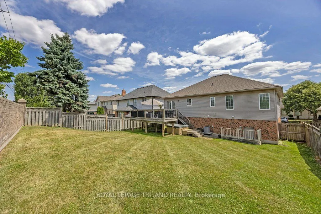 780 WHITEHAVEN Crescent