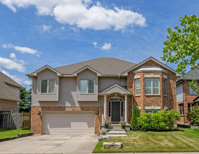 780 WHITEHAVEN Crescent