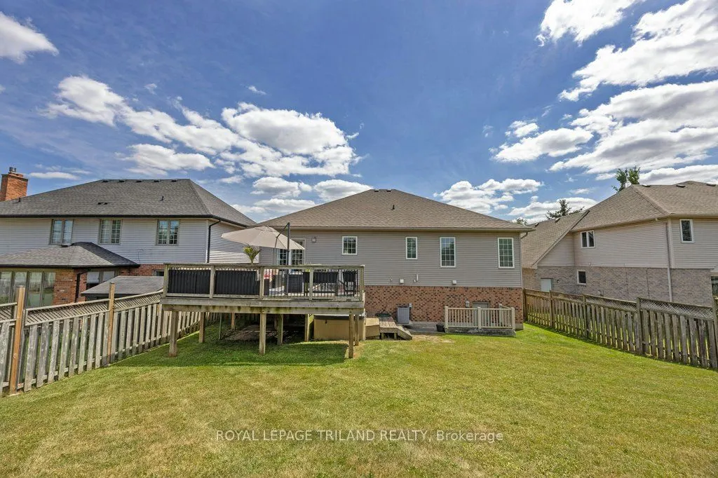 780 WHITEHAVEN Crescent