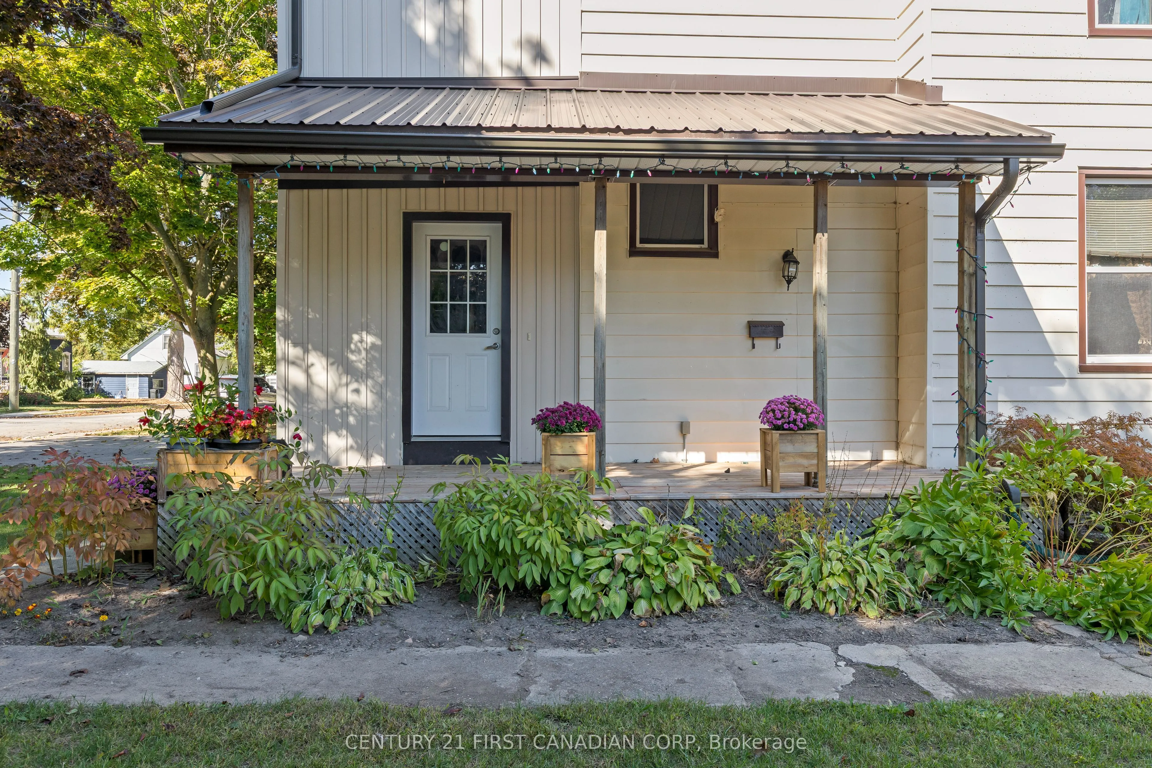 35 Victoria Street N