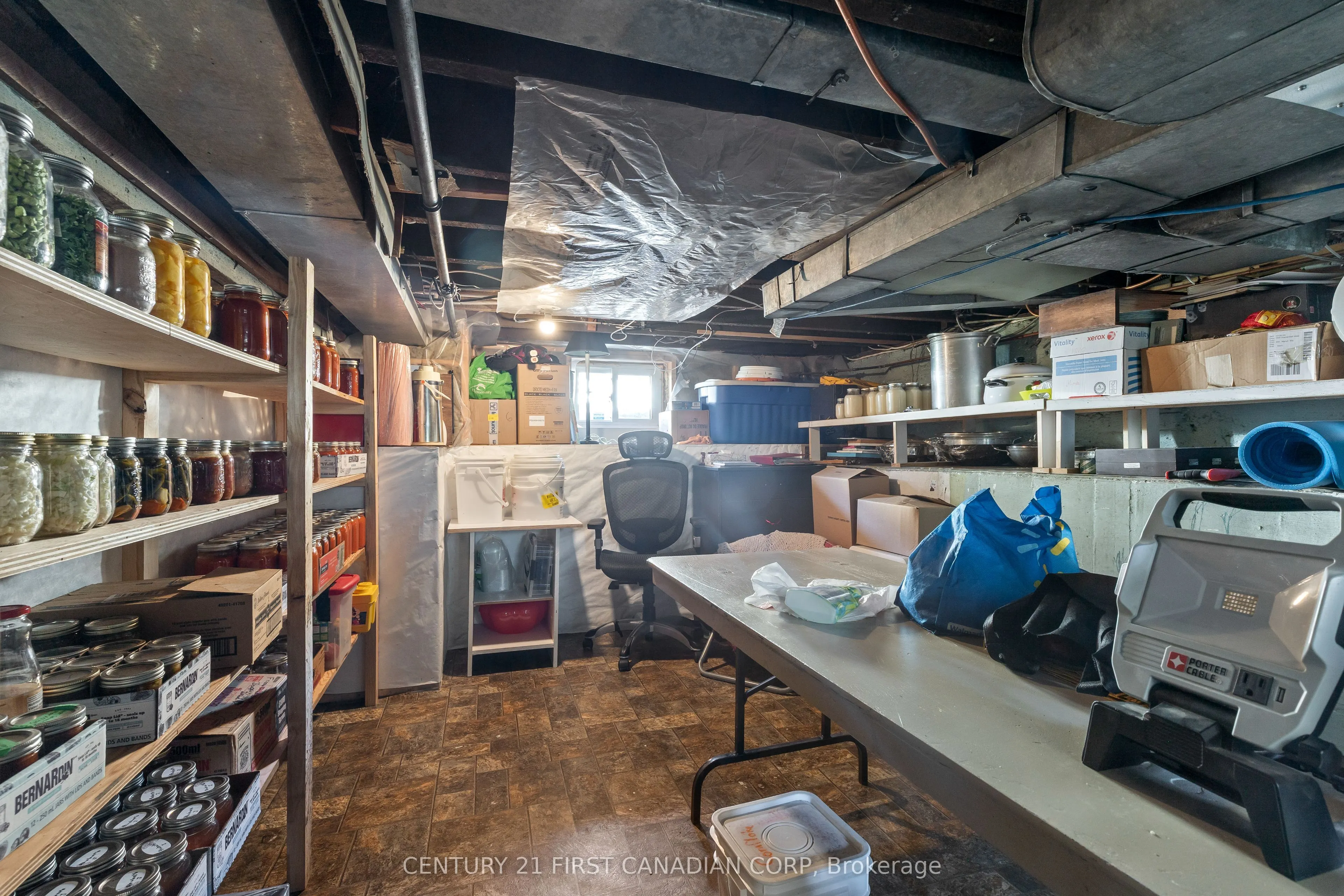 35 Victoria Street N
