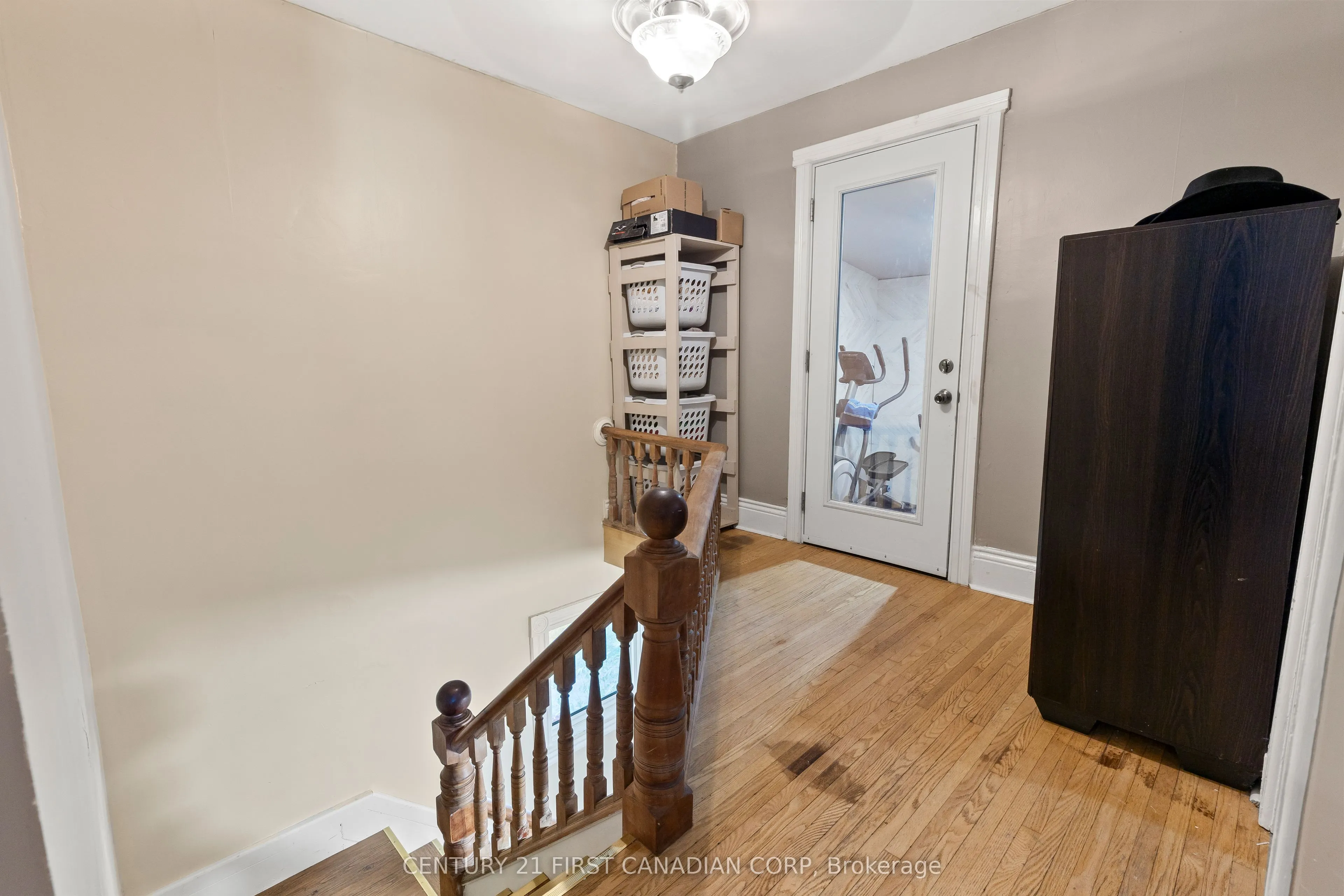 35 Victoria Street N