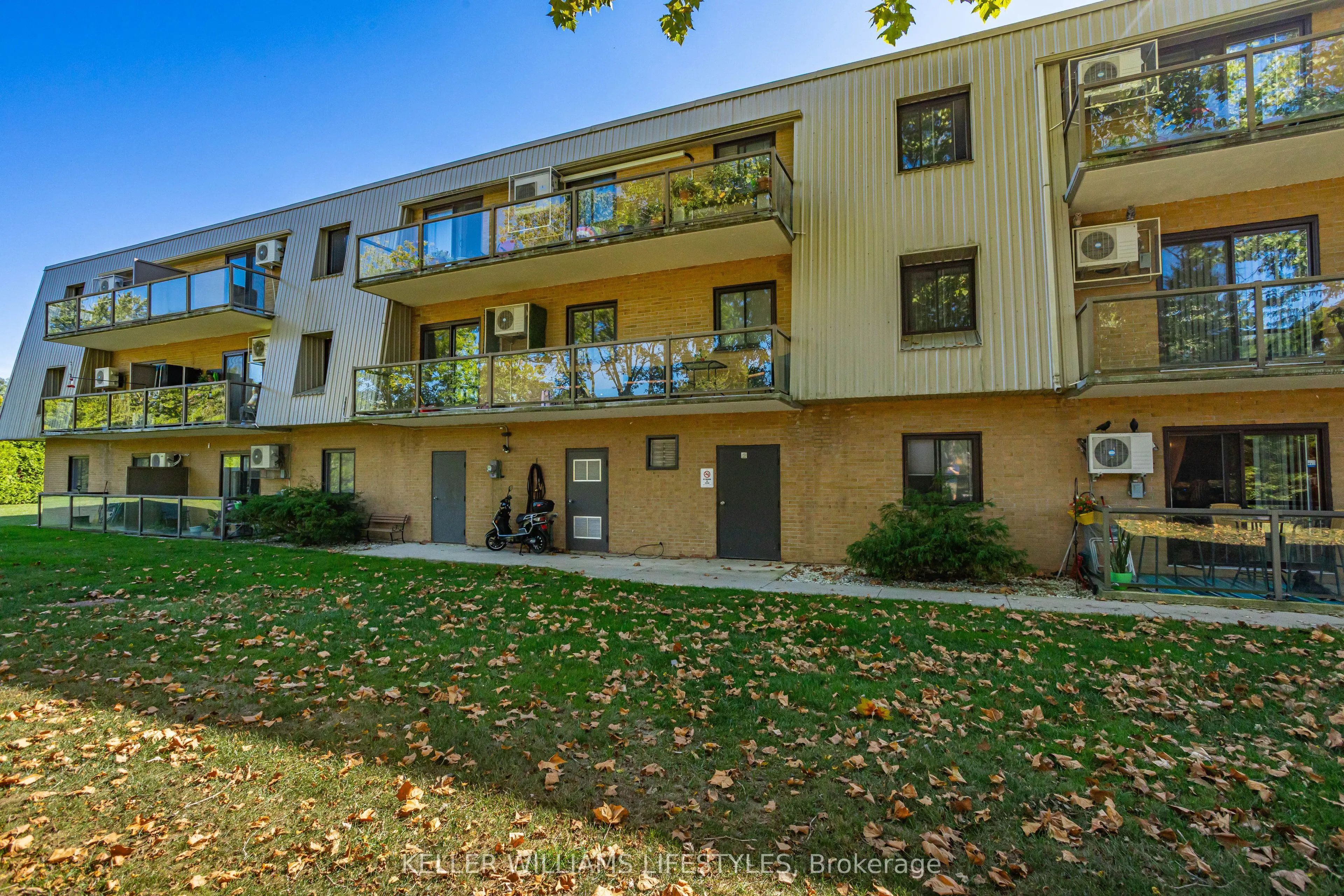 91 Spruce Street W, #307