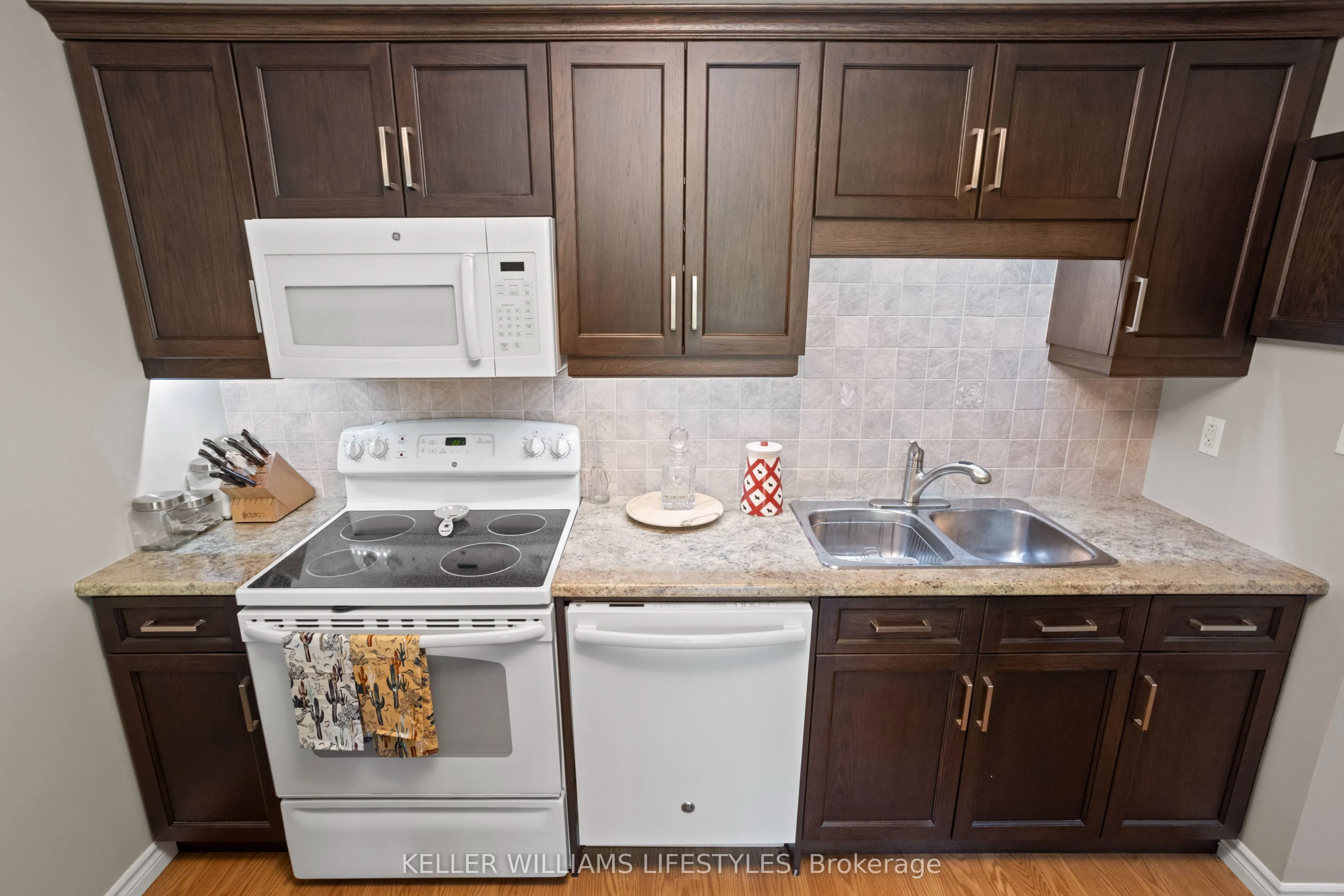 91 Spruce Street W, #307