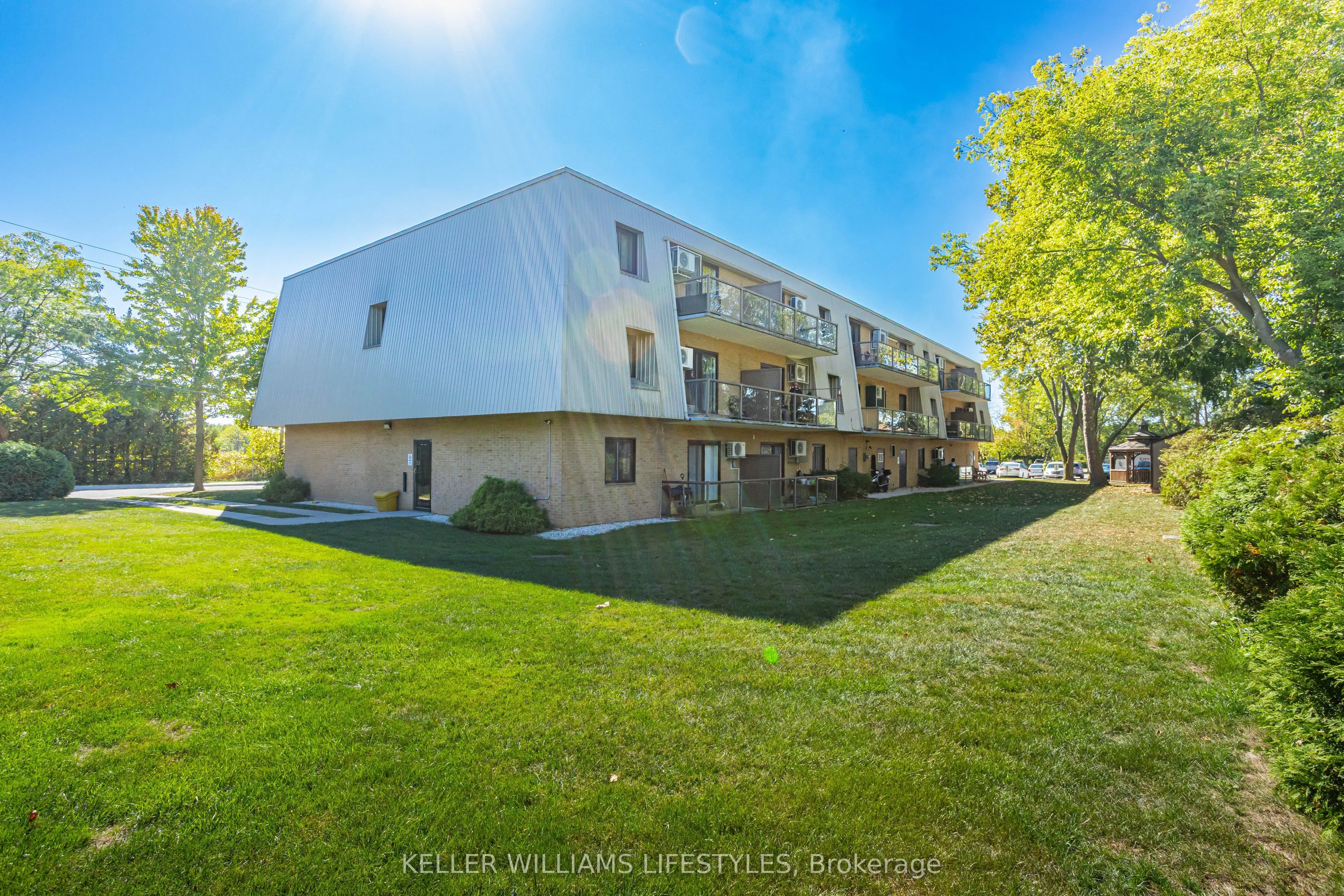 91 Spruce Street W, #307