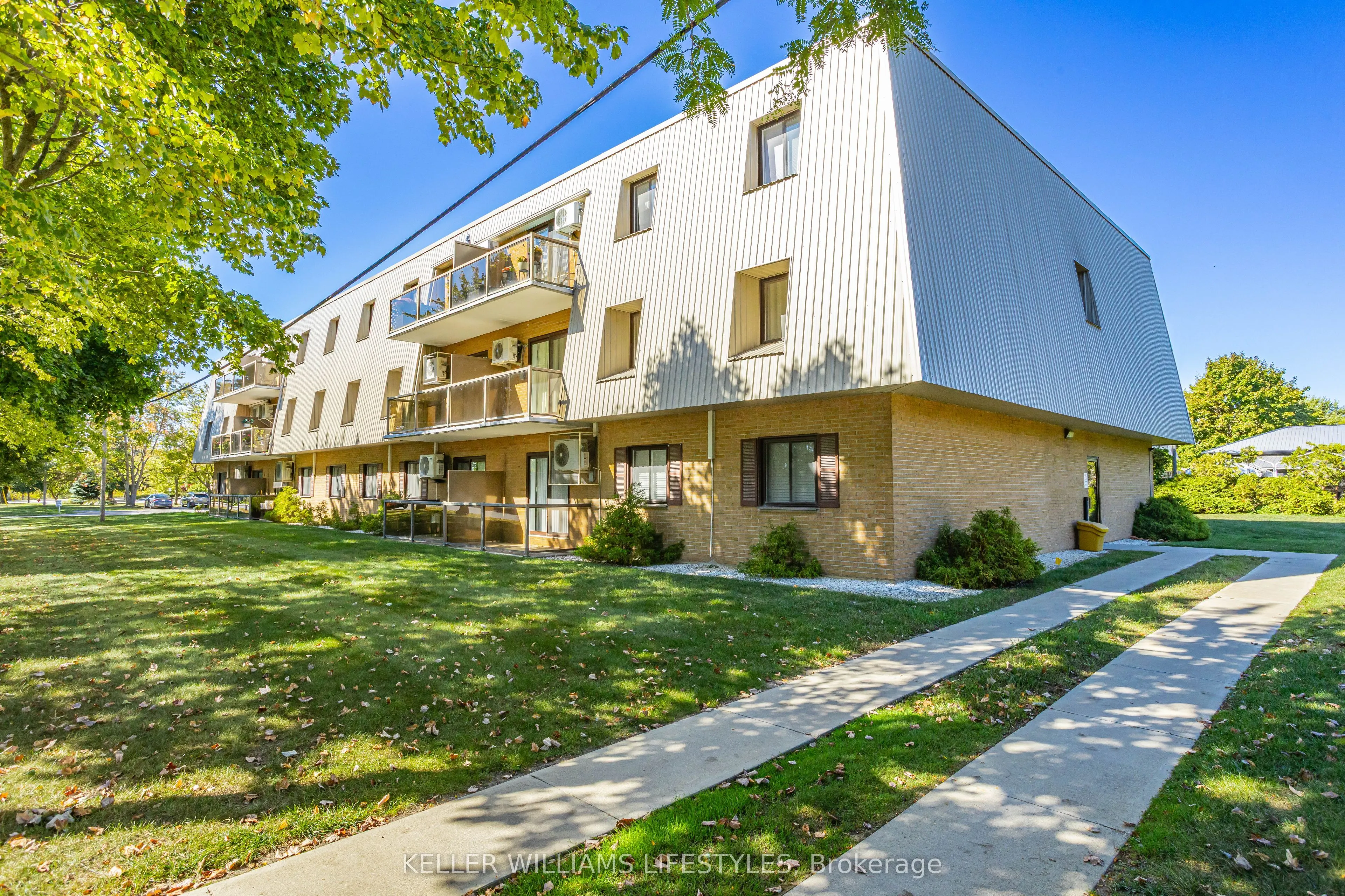91 Spruce Street W, #307
