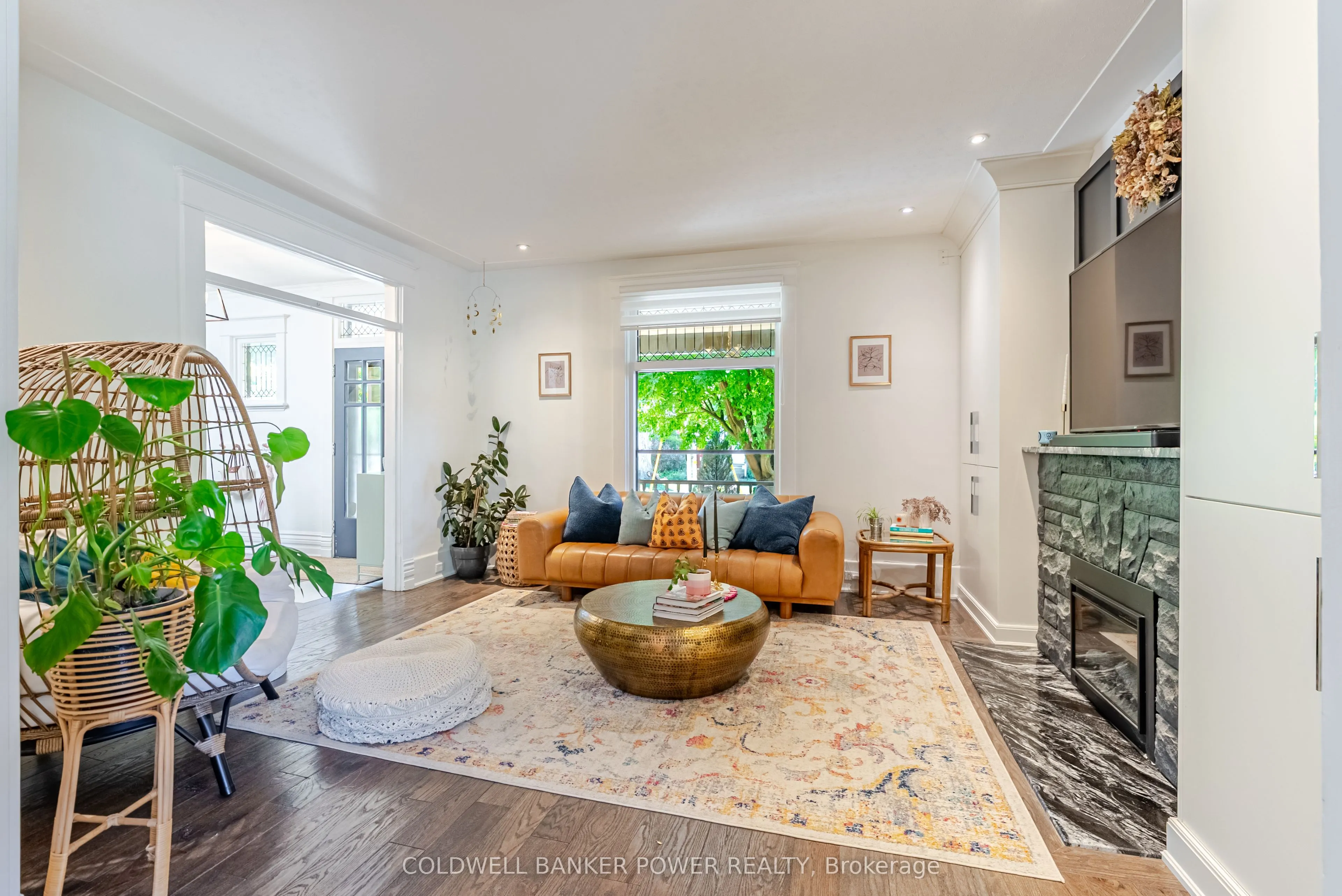 20 Elmwood Avenue E