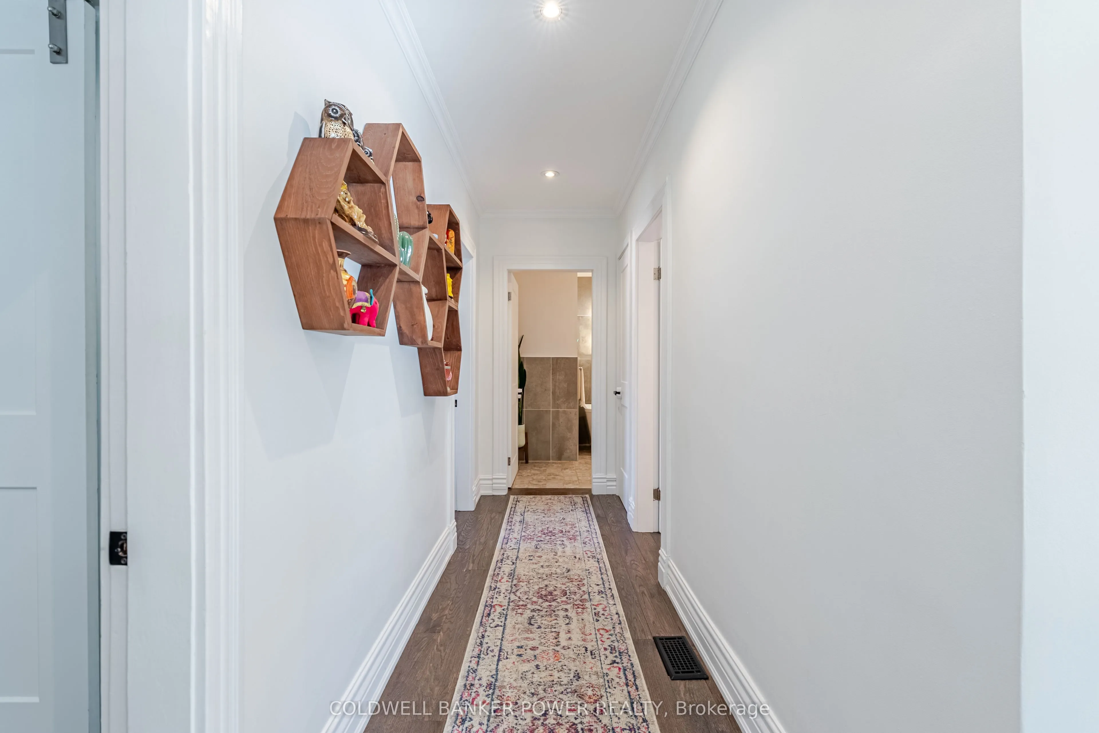 20 Elmwood Avenue E