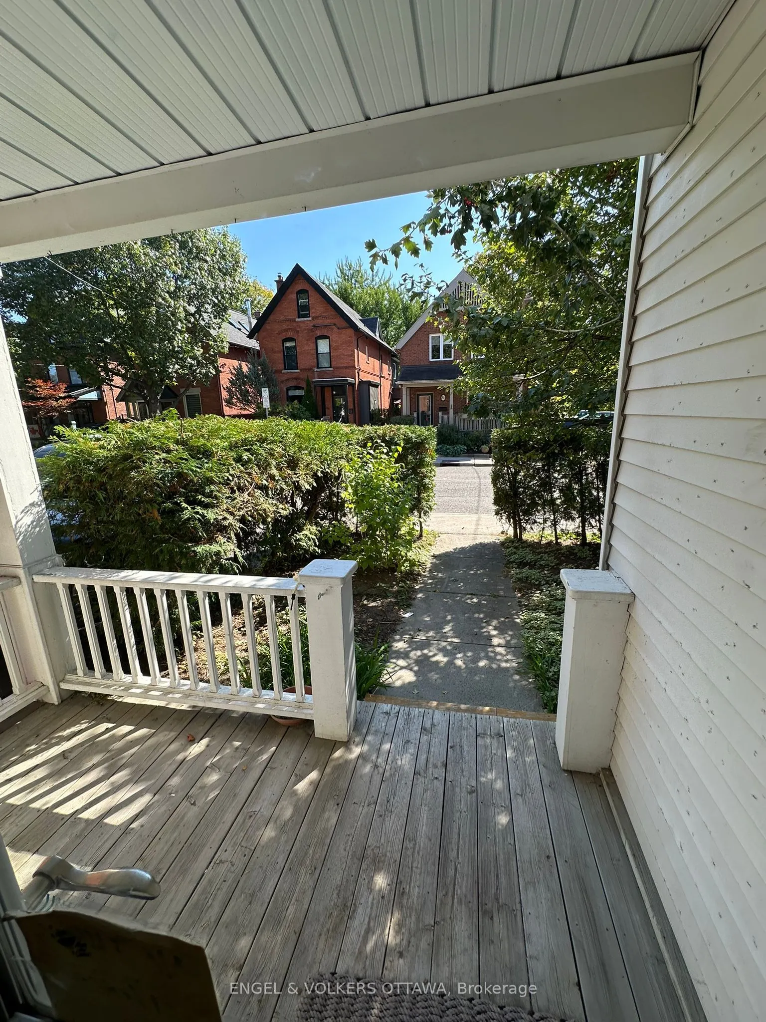 89 Waverley Street E