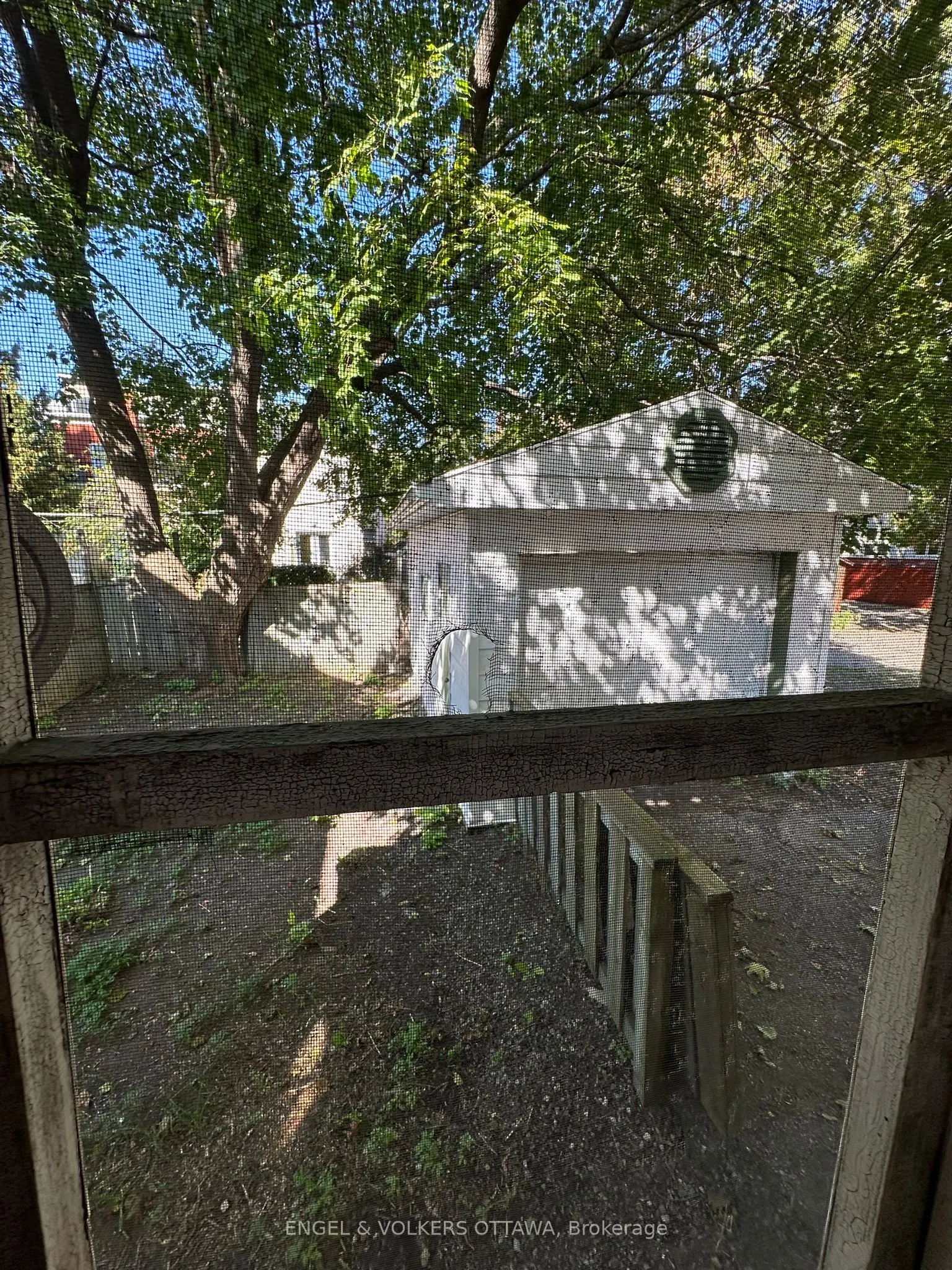 89 Waverley Street E