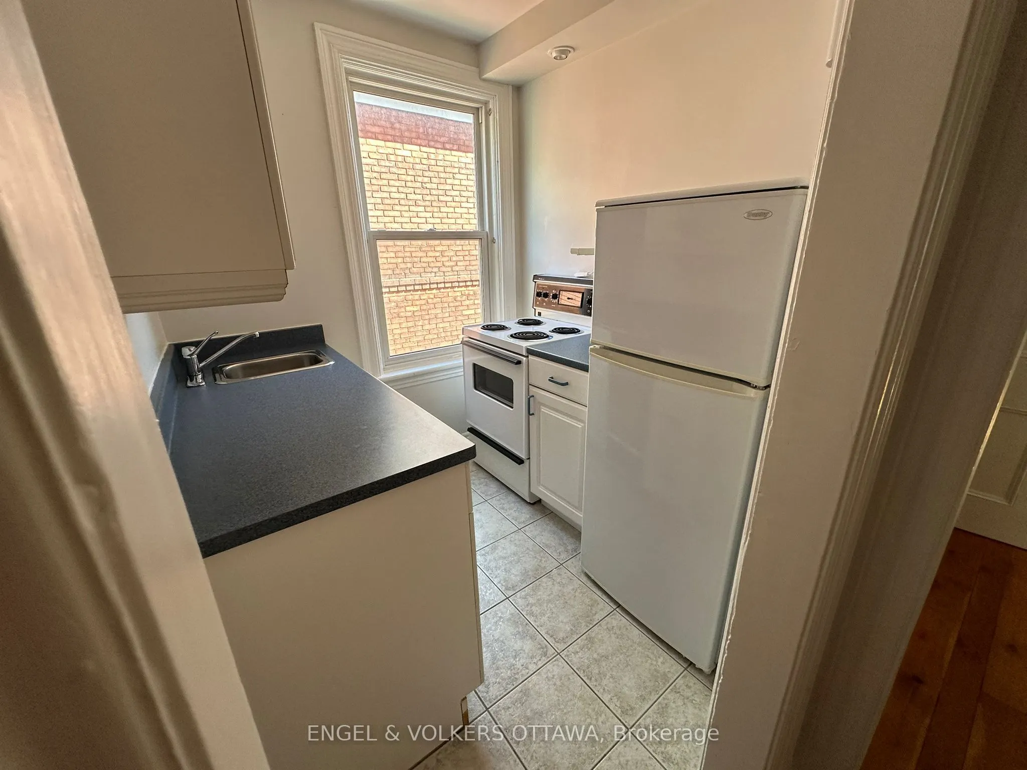 89 Waverley Street E