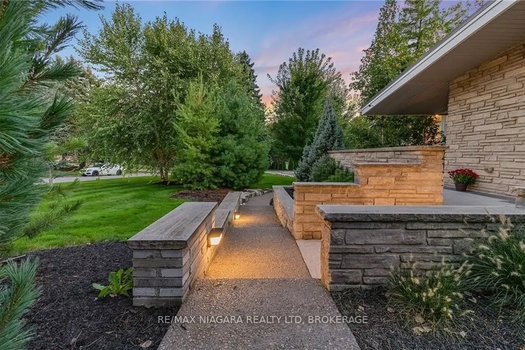 2 Mallette Crescent