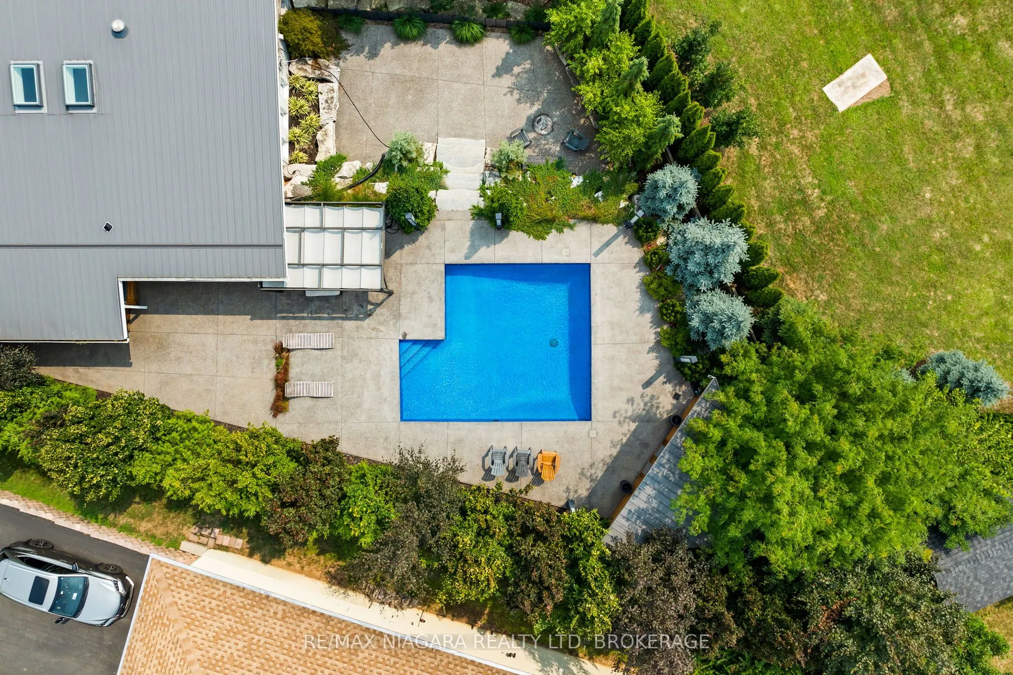 2 Mallette Crescent