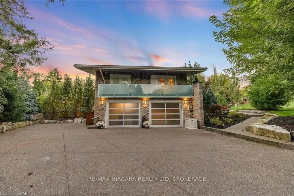 2 Mallette Crescent