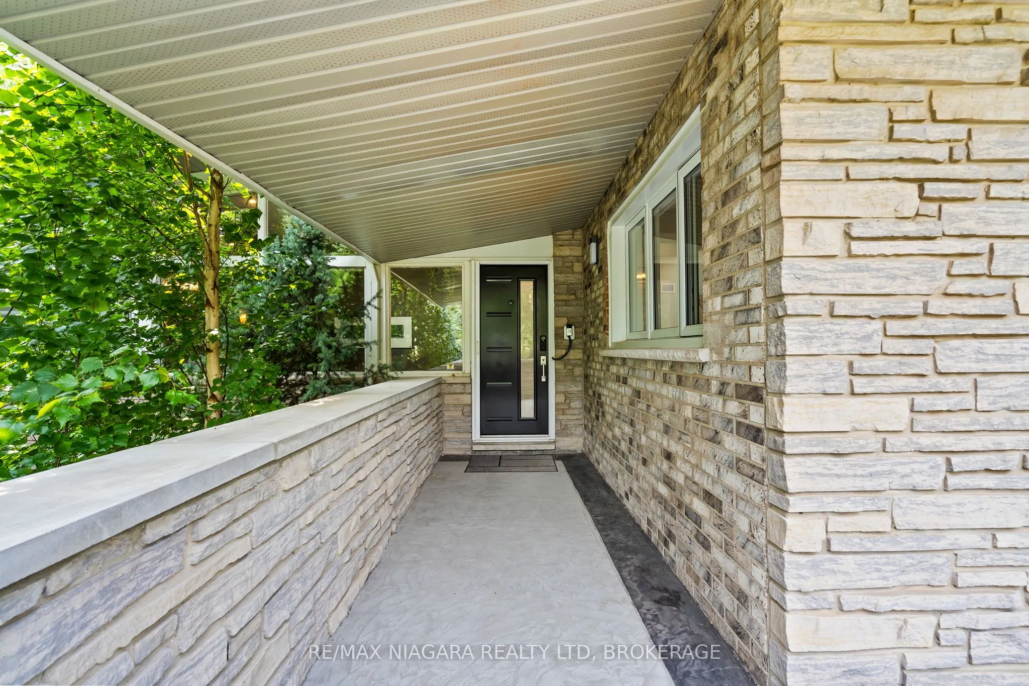 2 Mallette Crescent