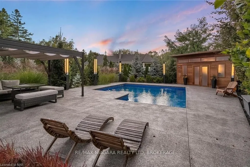 2 Mallette Crescent