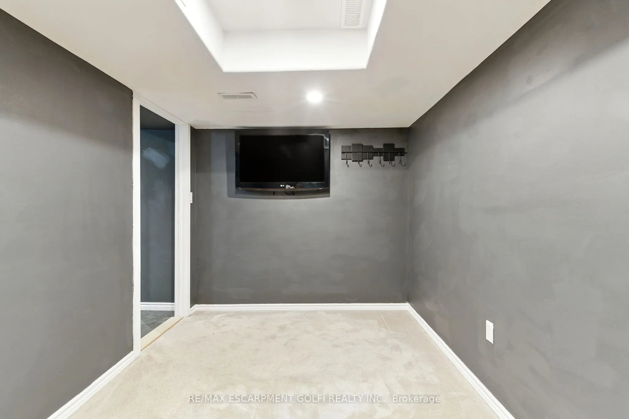 17 Dennis Drive