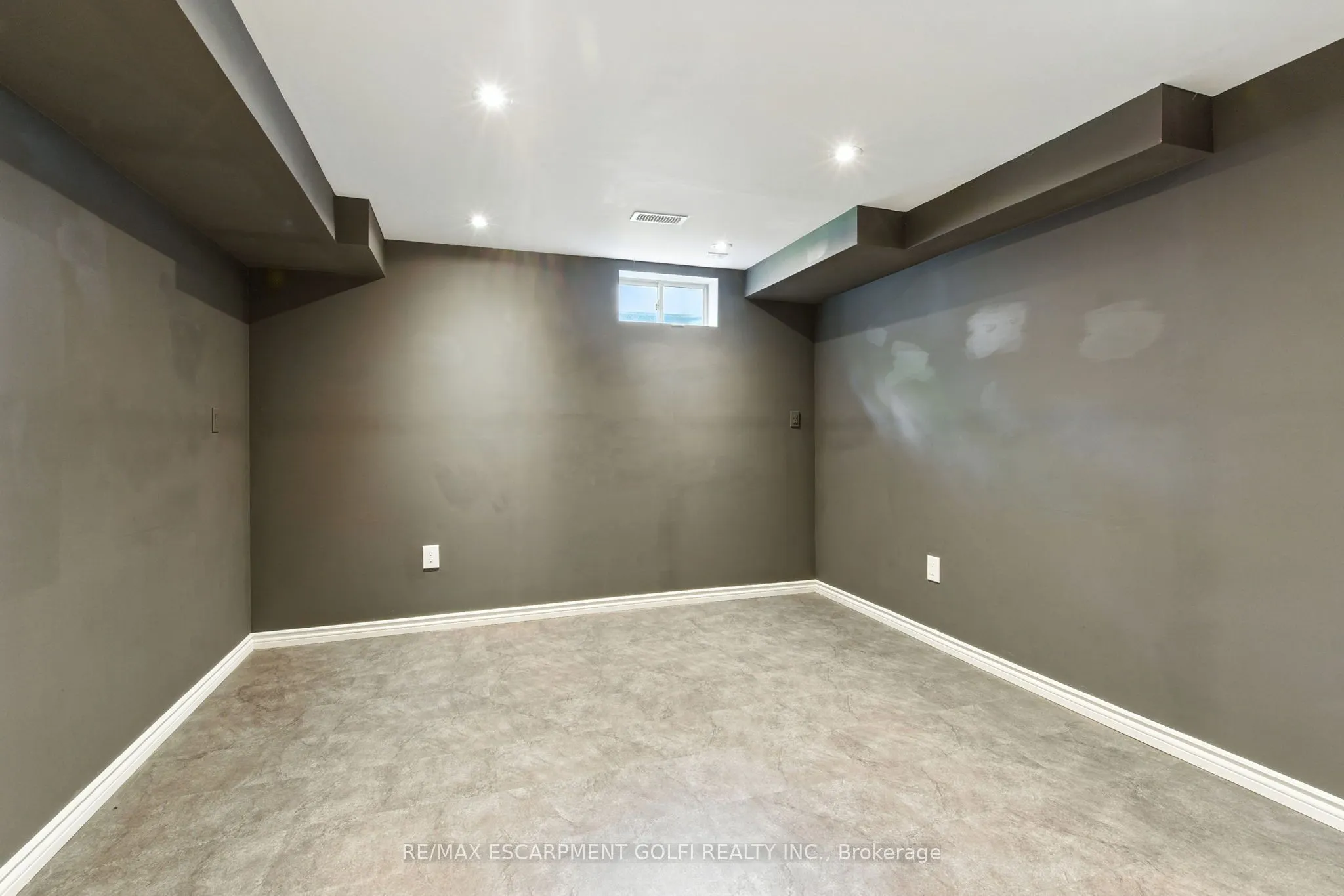 17 Dennis Drive