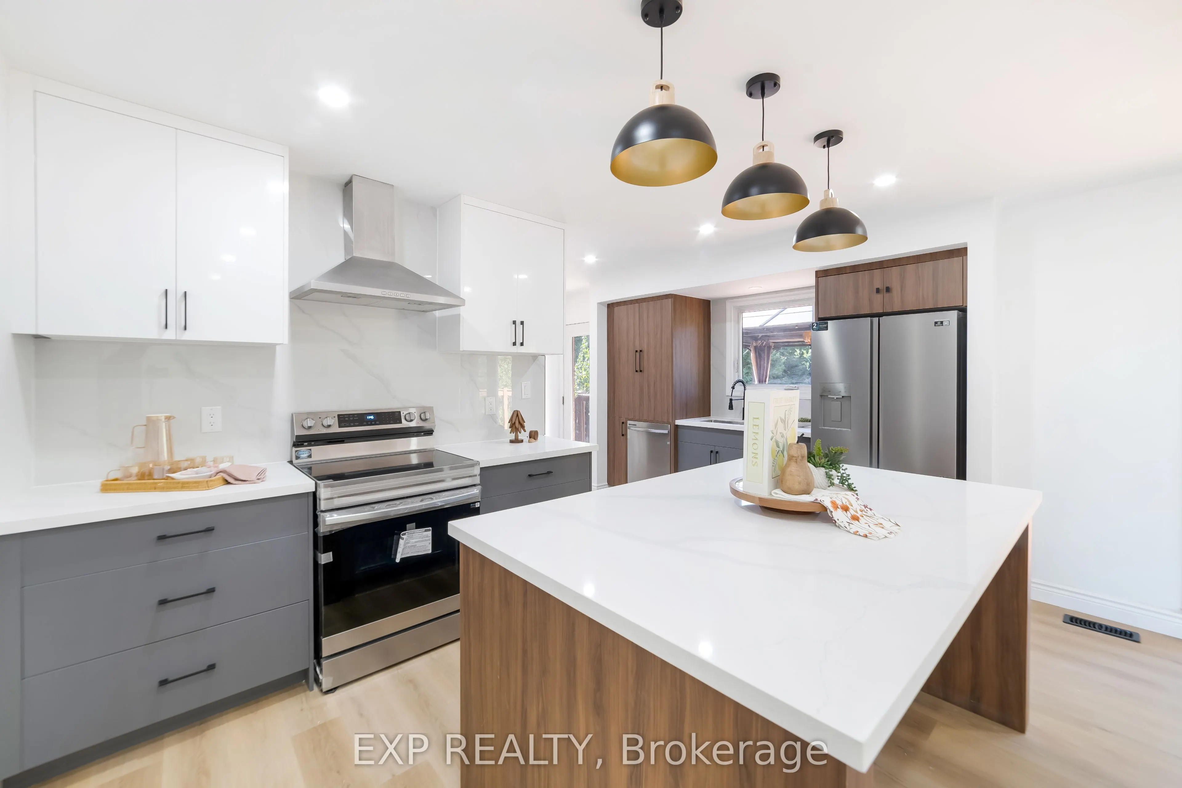 348 Caradoc Street S