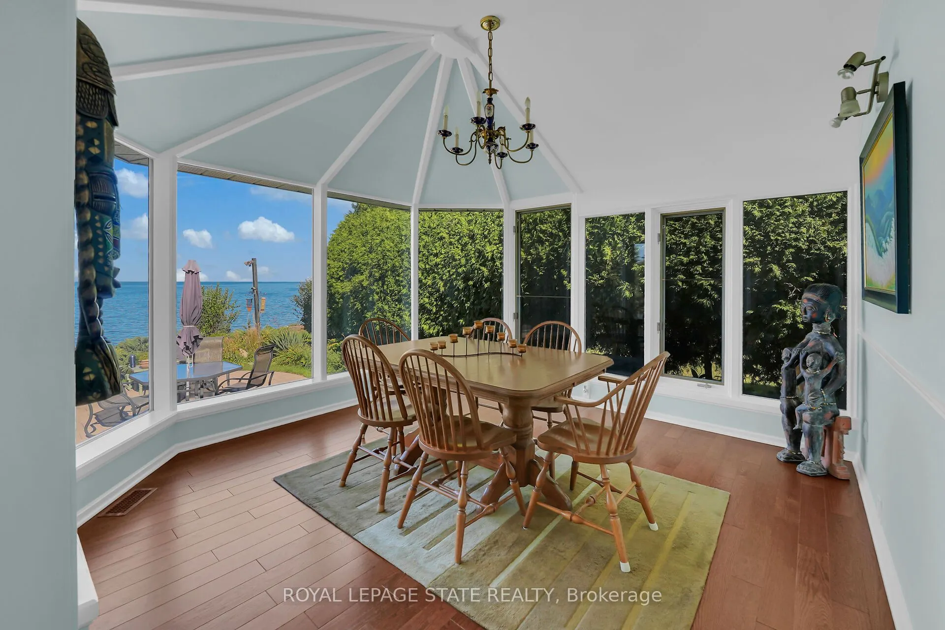 10 Tupper Boulevard