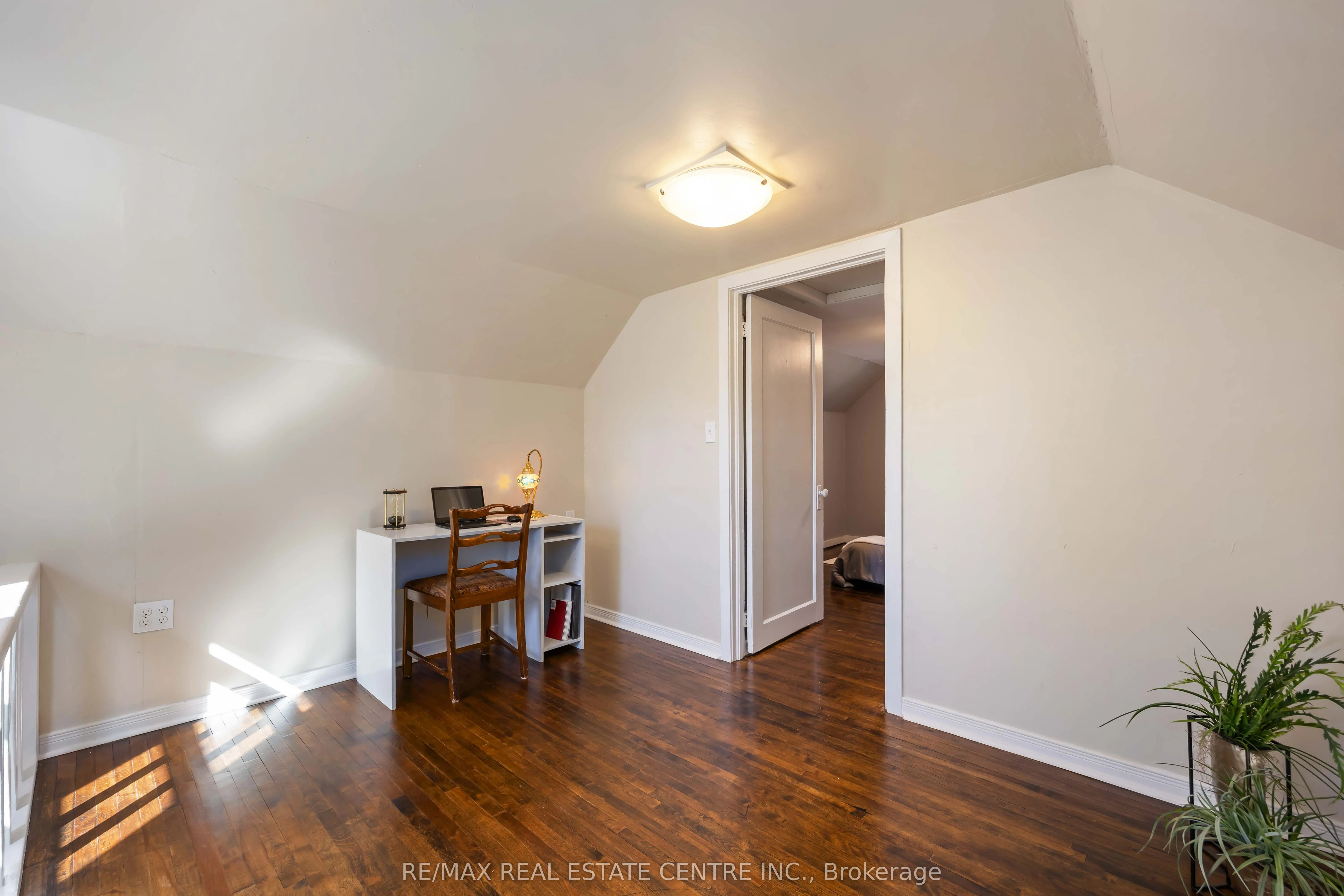 847 Wellington Street