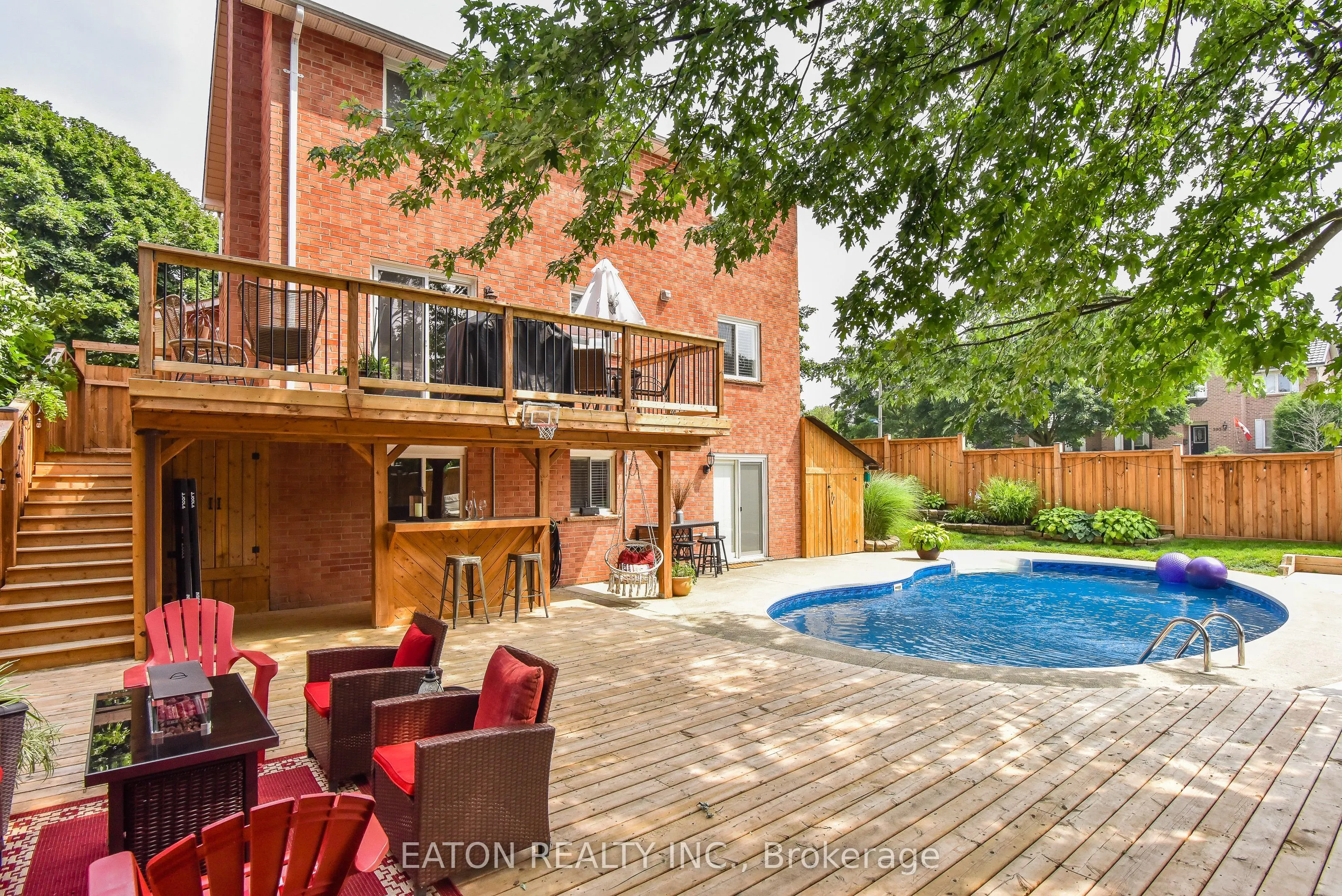 3 Stock Court