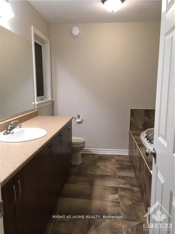 298 Mojave Crescent