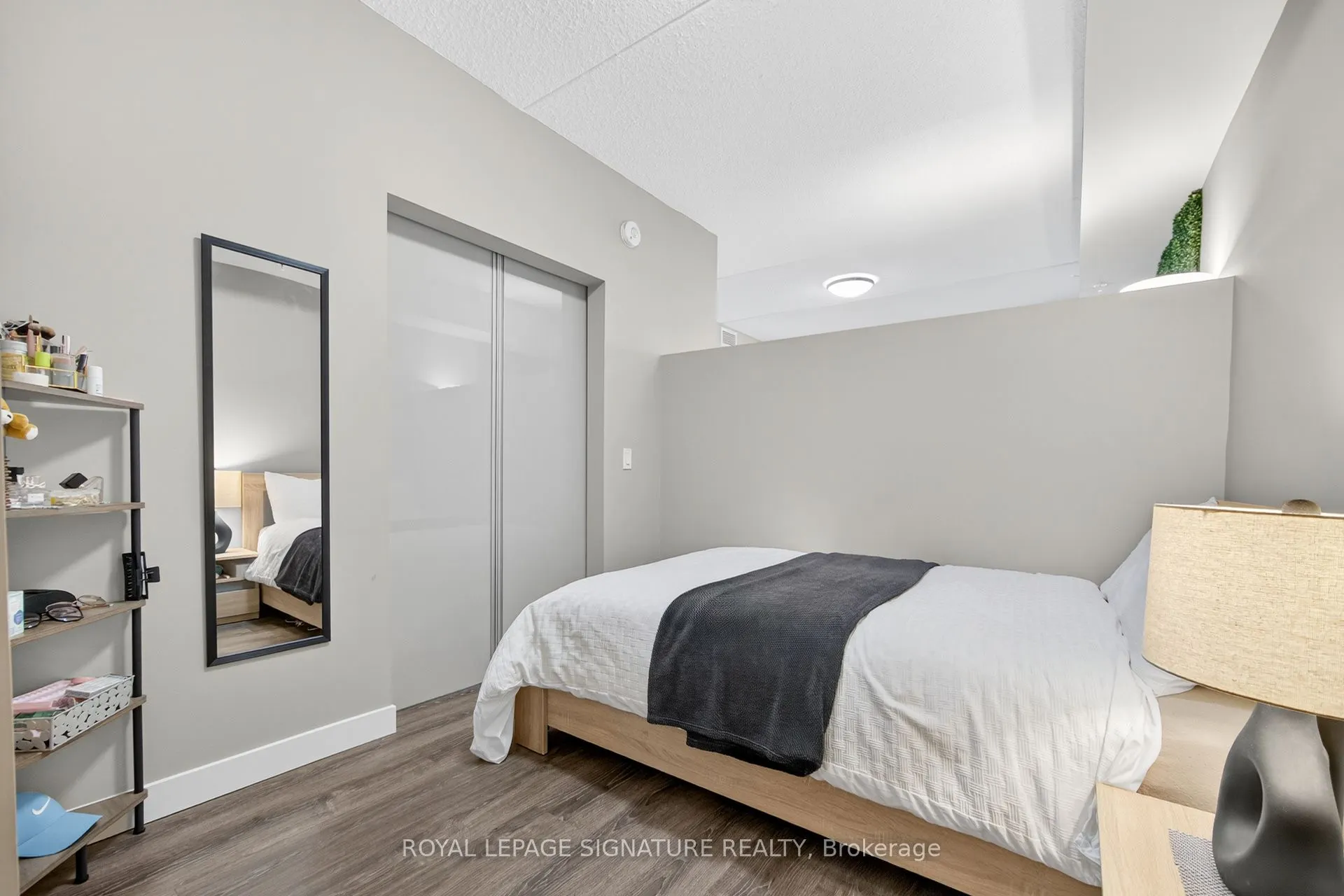 308 Lester Street, #406