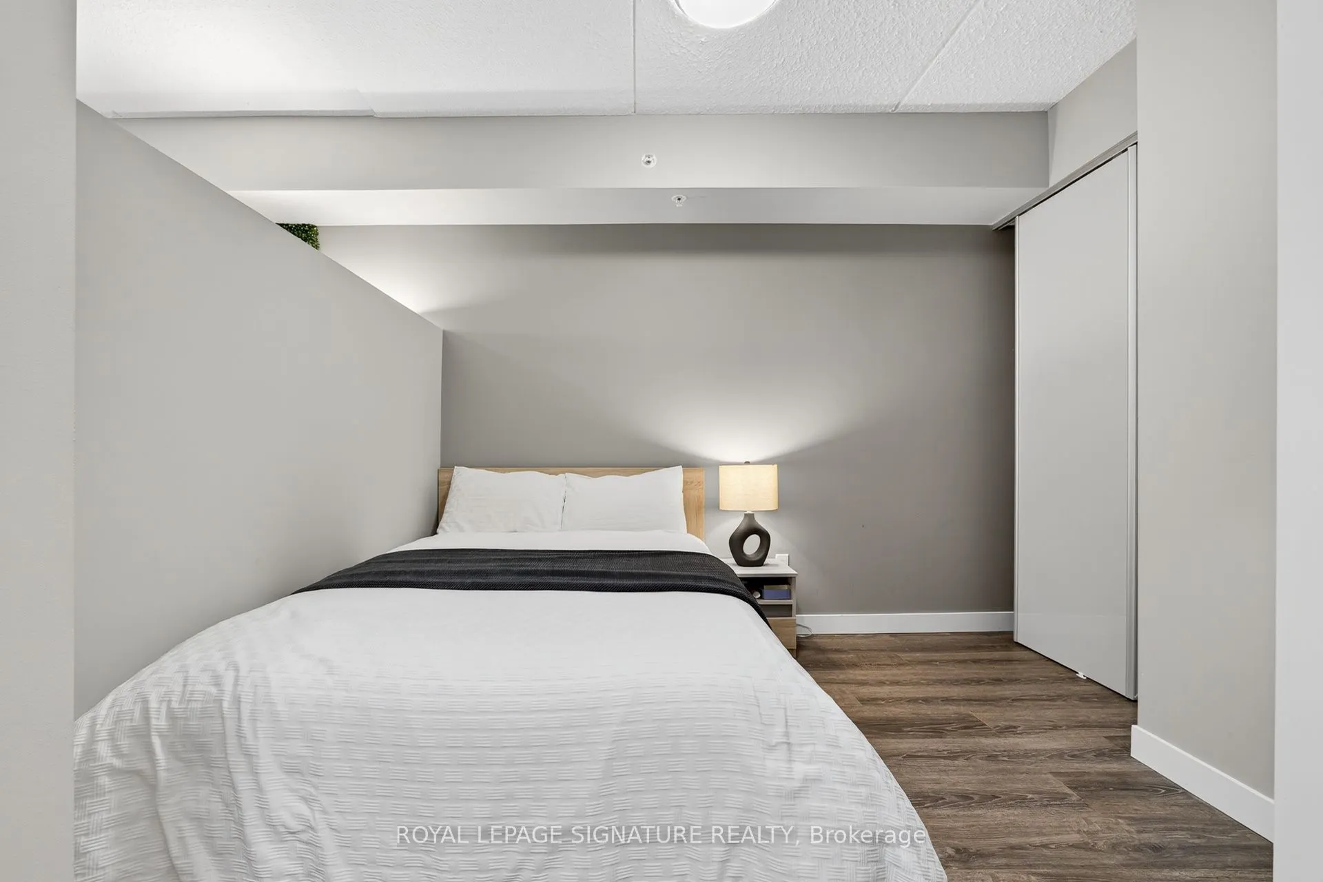 308 Lester Street, #406