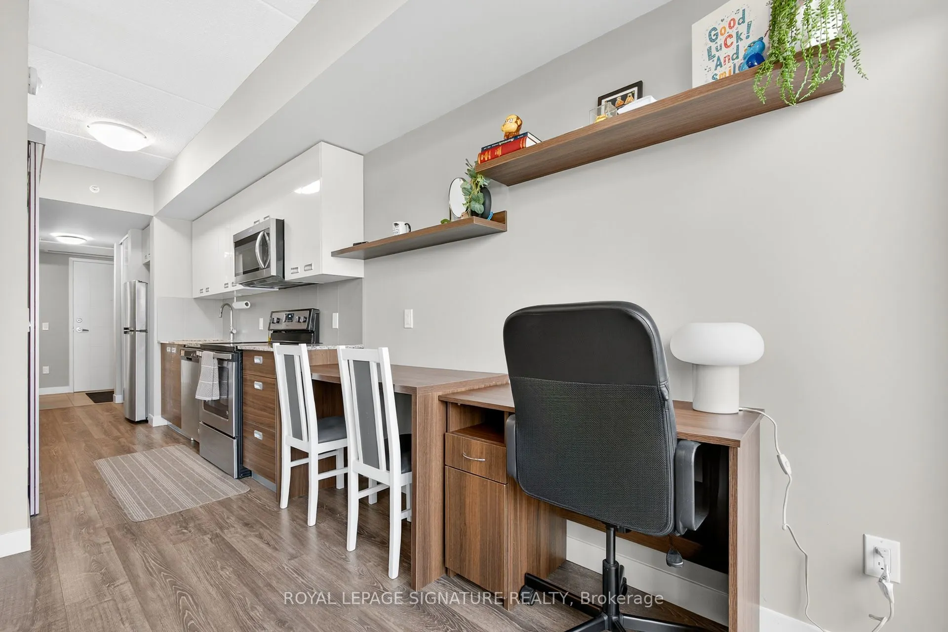 308 Lester Street, #406