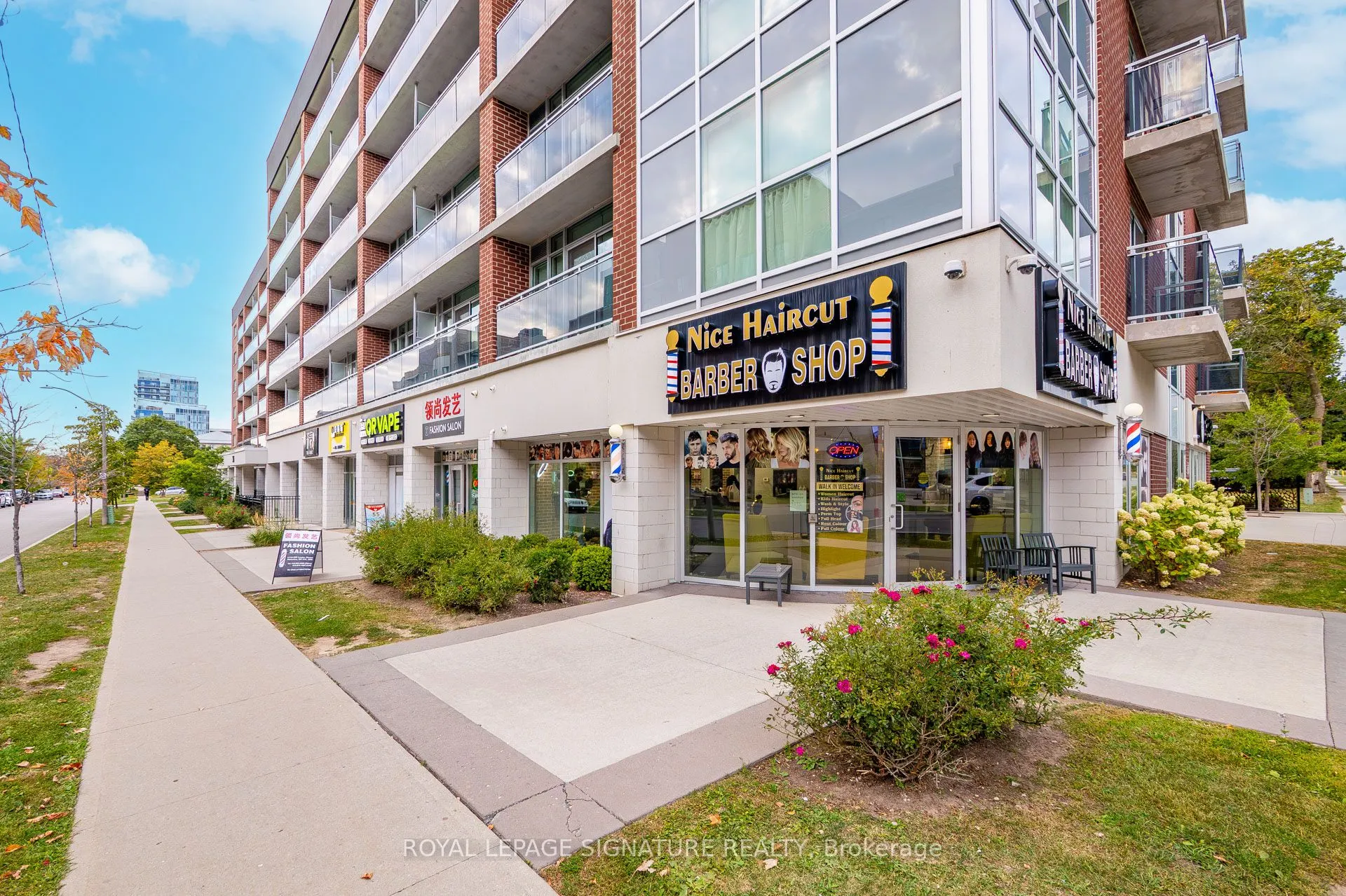 308 Lester Street, #406