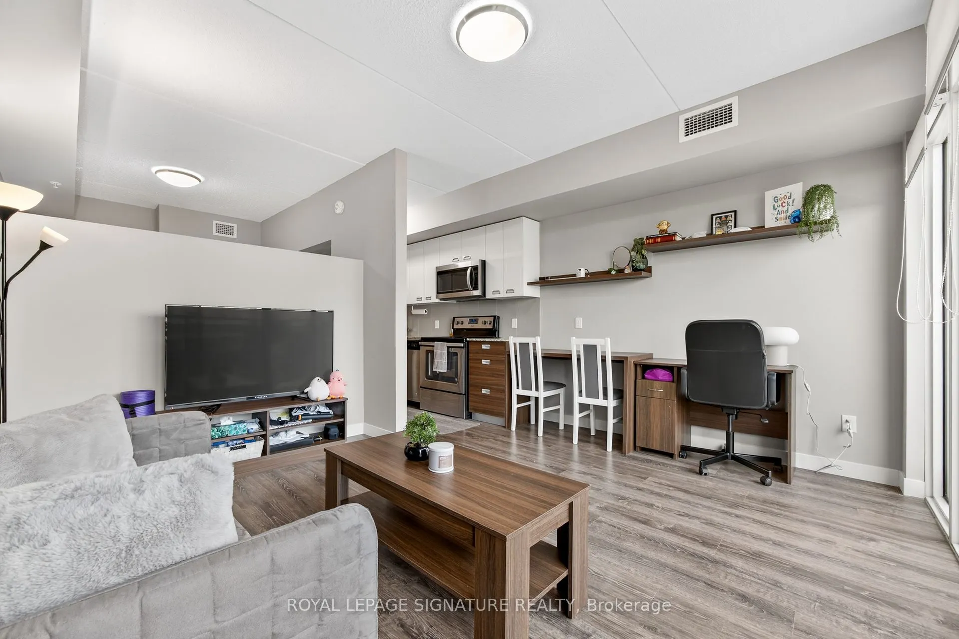 308 Lester Street, #406
