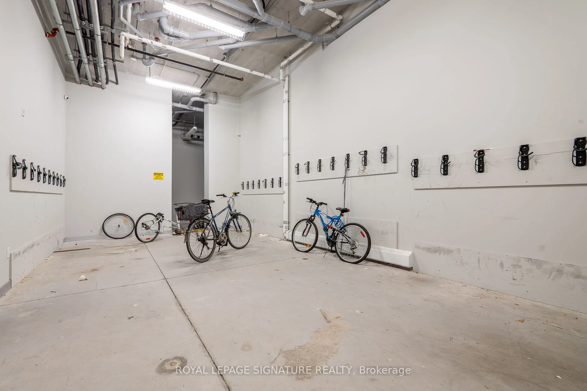 308 Lester Street, #406