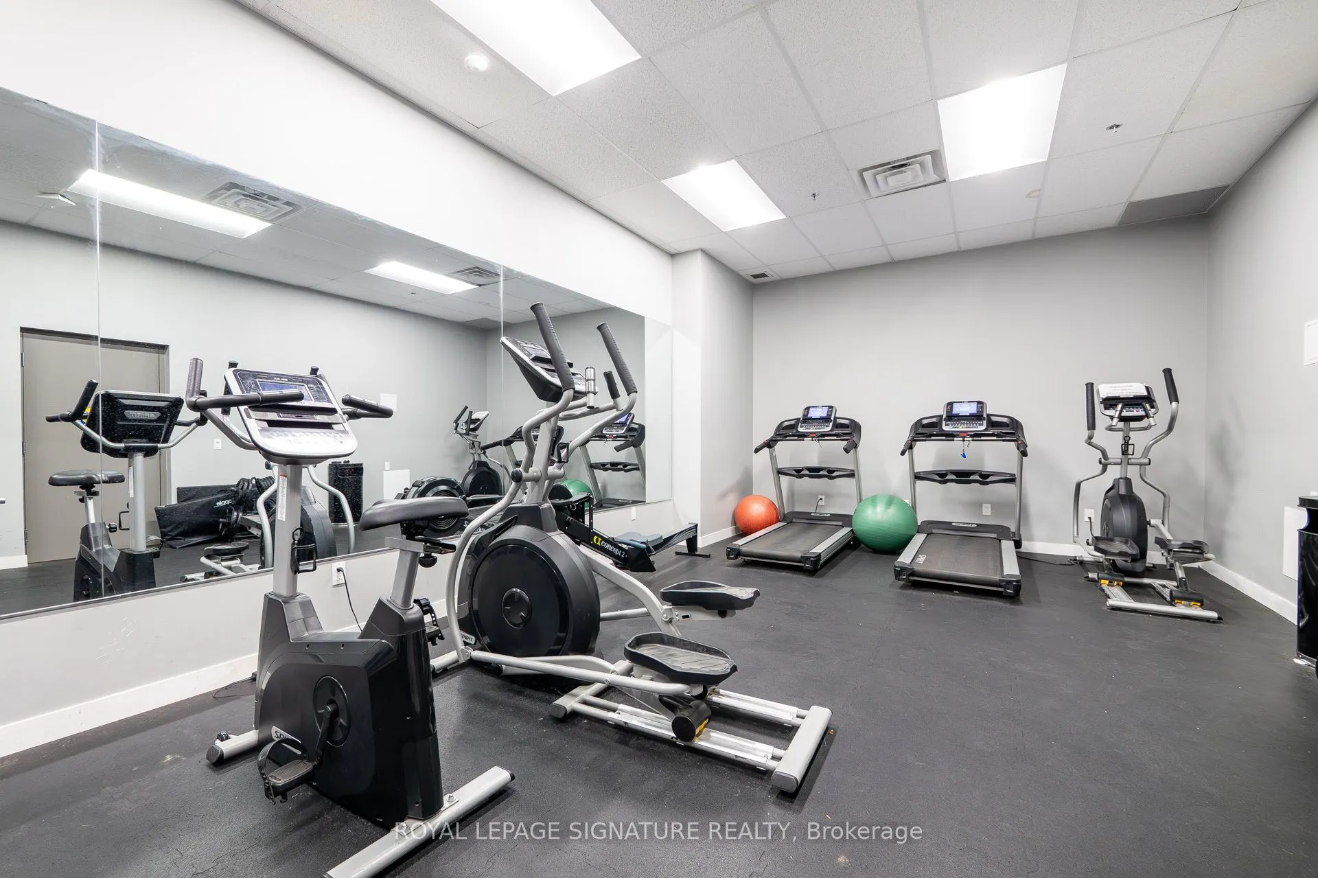 308 Lester Street, #406